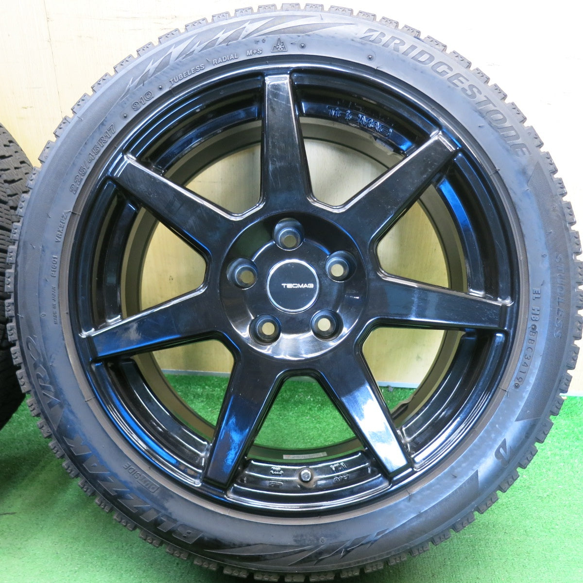 バリ溝！9分◎アルファロメオ 等 TECMAG Type 207R 225/45R17 スタッドレス ブリヂストン ブリザック VRX2 テクマグ 17インチ PCD110/5H◎6081308HAス