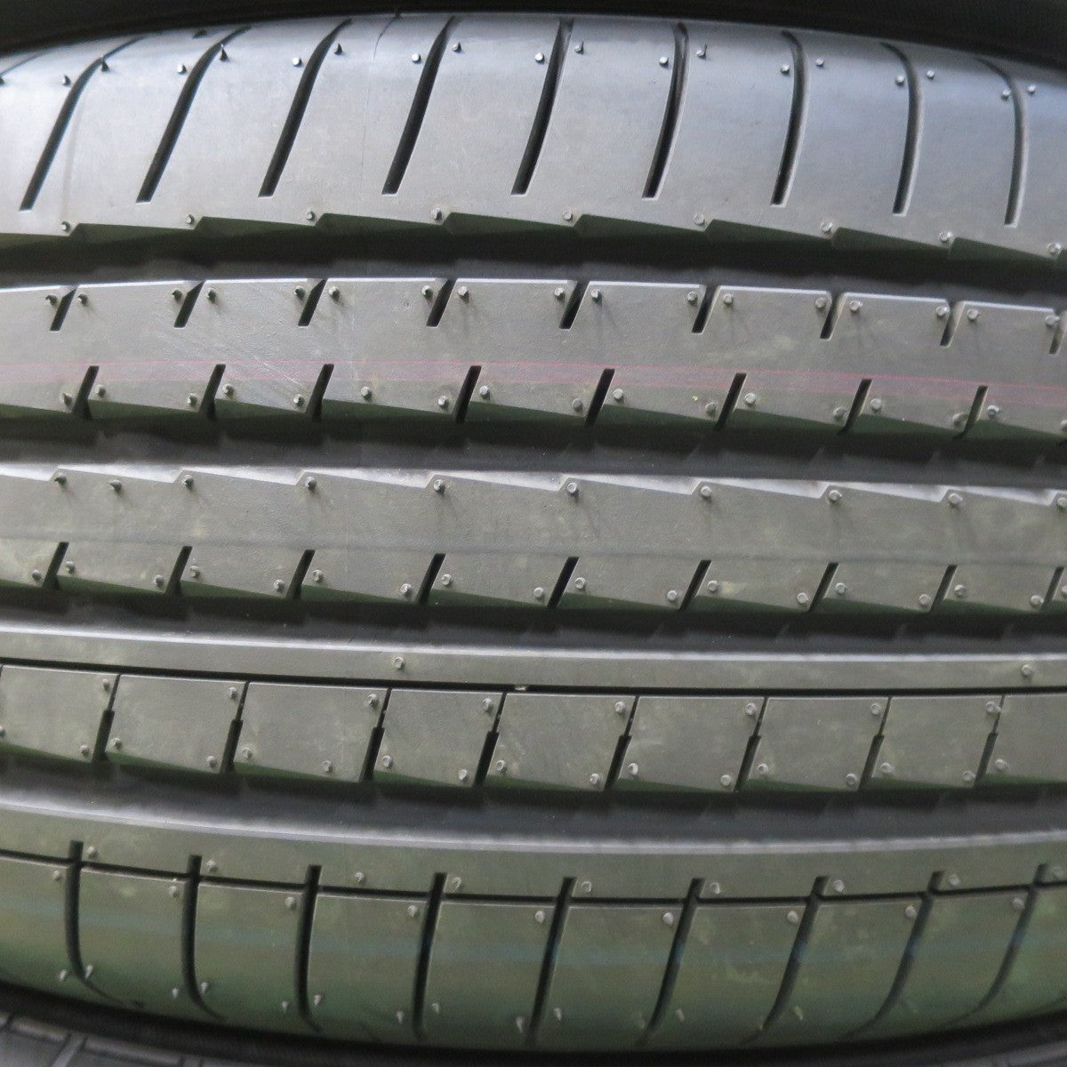 [送料無料] 新車外し！24年★235/60R18 ヨコハマ アドバン V61 タイヤ 18インチ クラウンクロスオーバー エクストレイル NX RX CX-30 等★5030615イノタ
