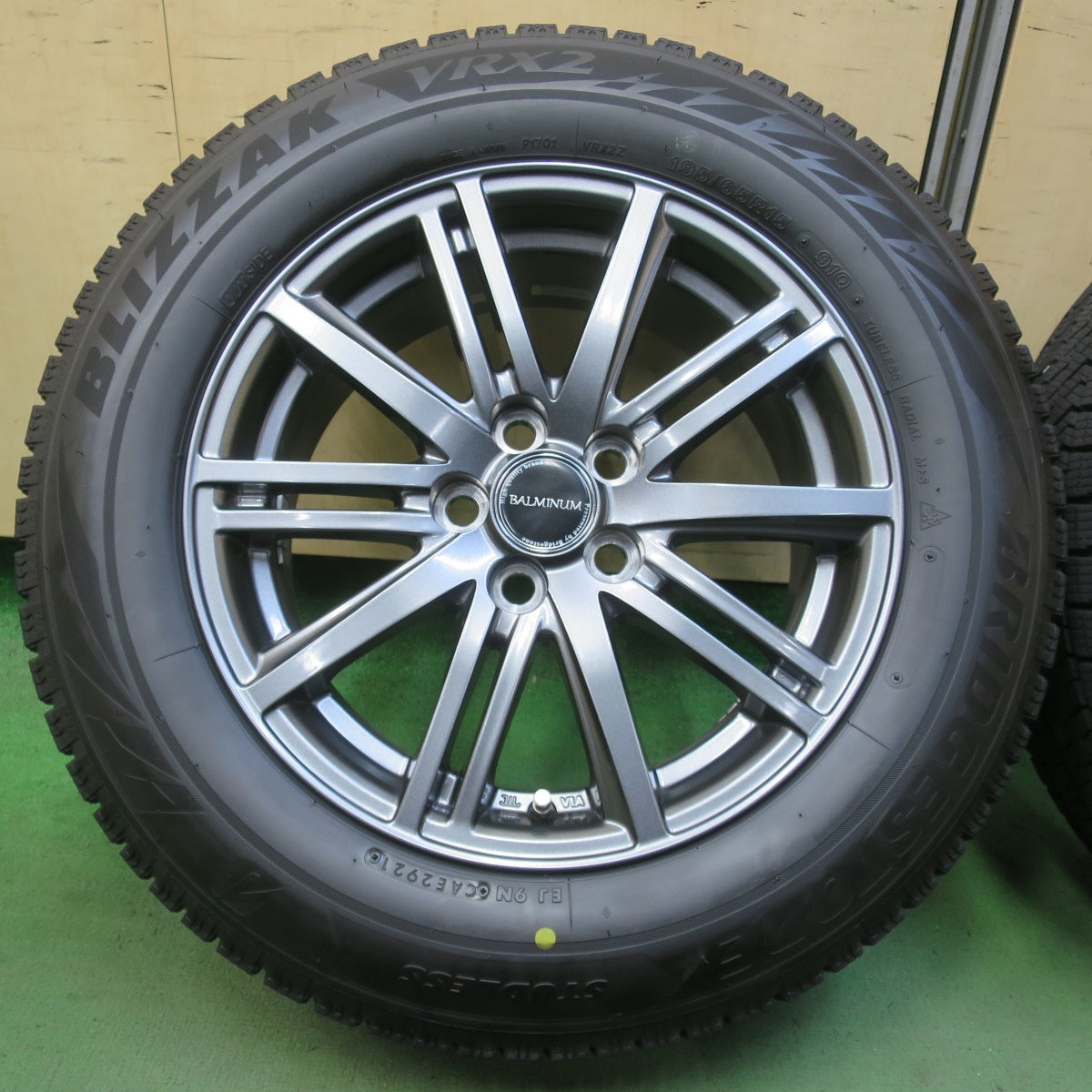 バリ溝！キレイ！9.5分★プリウス 等 195/65R15 スタッドレス ブリヂストン ブリザック VRX2 BALMINUM BR10 バルミナ 15インチ PCD100/5H★6041706イス
