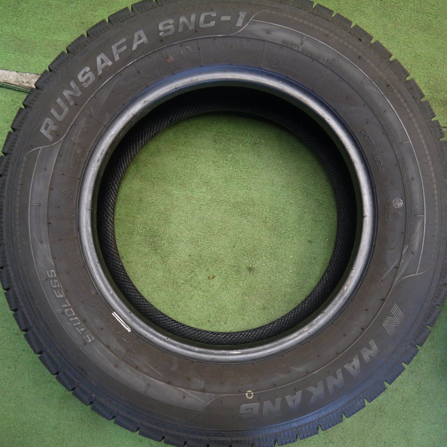 バリ溝！23年！9.5分以上★215/70R15 C 109/107Q ナンカン RUNSAFA SNC-1 タイヤ 15インチ ハイエース キャラバン 等★6070305Hスタ