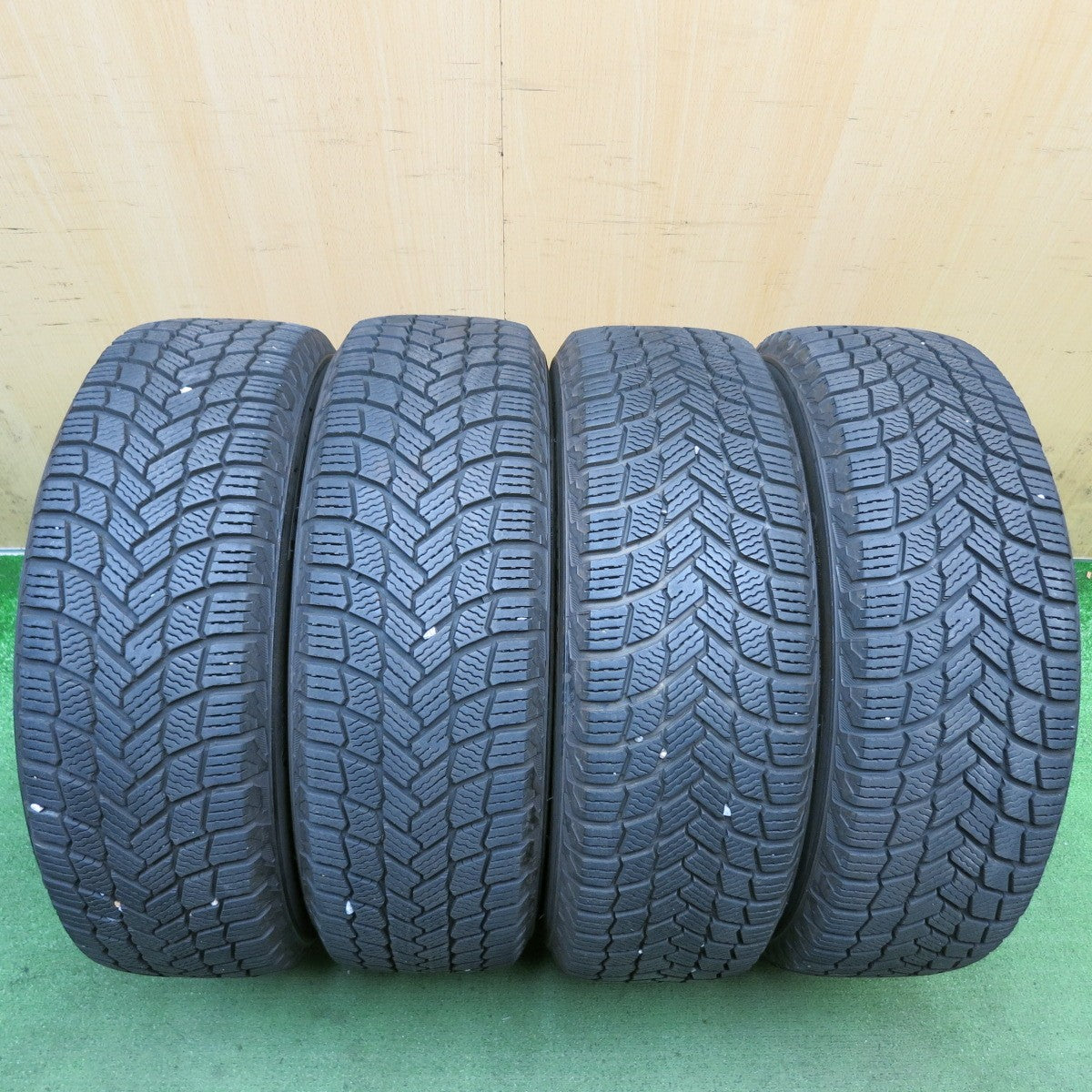 バリ溝！22年！キレイ！9.5分◎ワーゲン T-Roc 純正 205/60R16 スタッドレス ミシュラン X-ICE SNOW 16インチ PCD112/5H◎6091205HAス