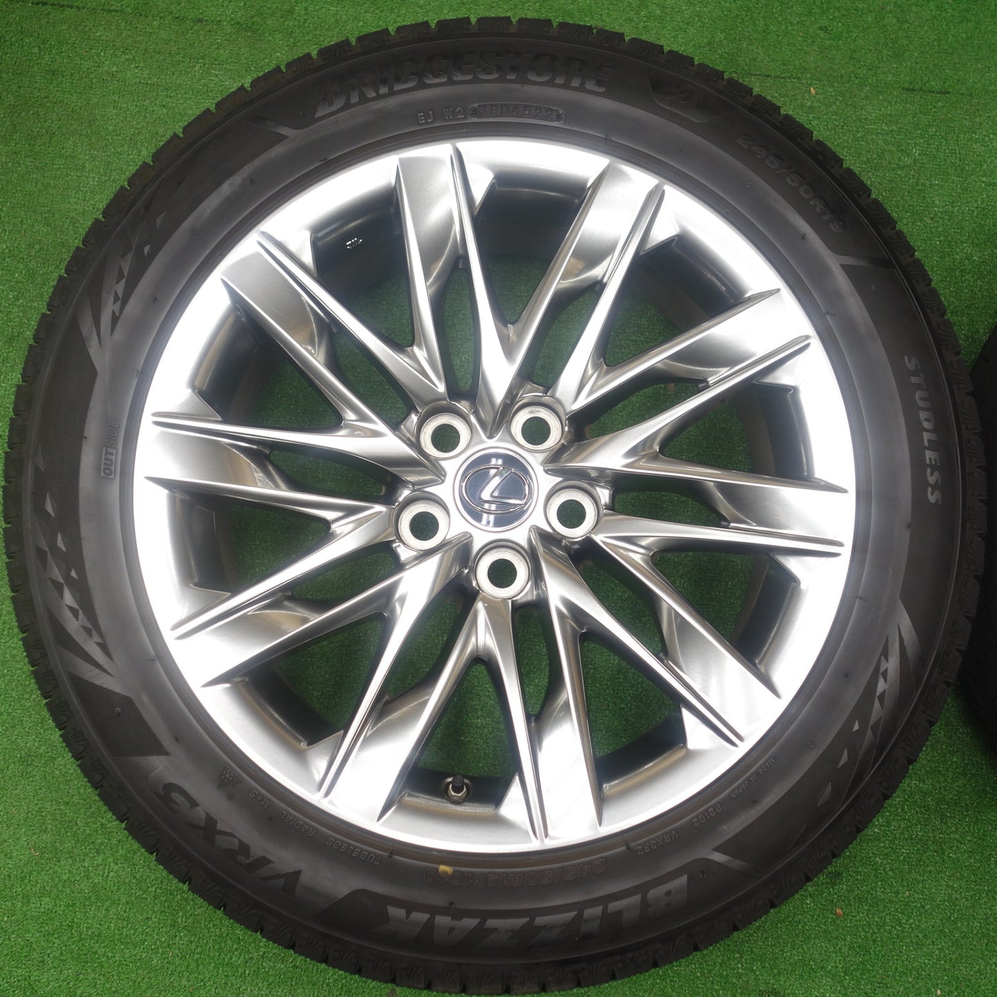 センサー付き！バリ溝！22年！キレイ！9.5分★レクサス LS バージョンL 純正 245/50R19 スタッドレス ブリヂストン ブリザック VRX3 19インチ PCD120/5H★6011701KTス