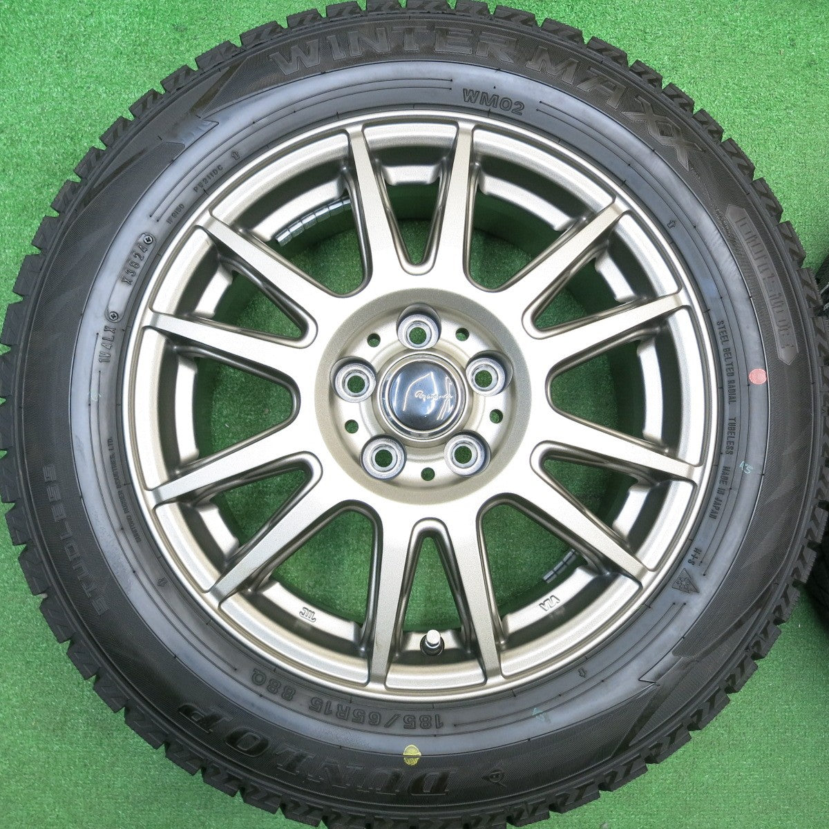 バリ溝！24年！キレイ！9.5分以上★シエンタ 等 185/65R15 スタッドレス ダンロップ ウインターマックス WM02 VEMOTION Vエモーション 15インチ PCD100/5H★5112010HAス