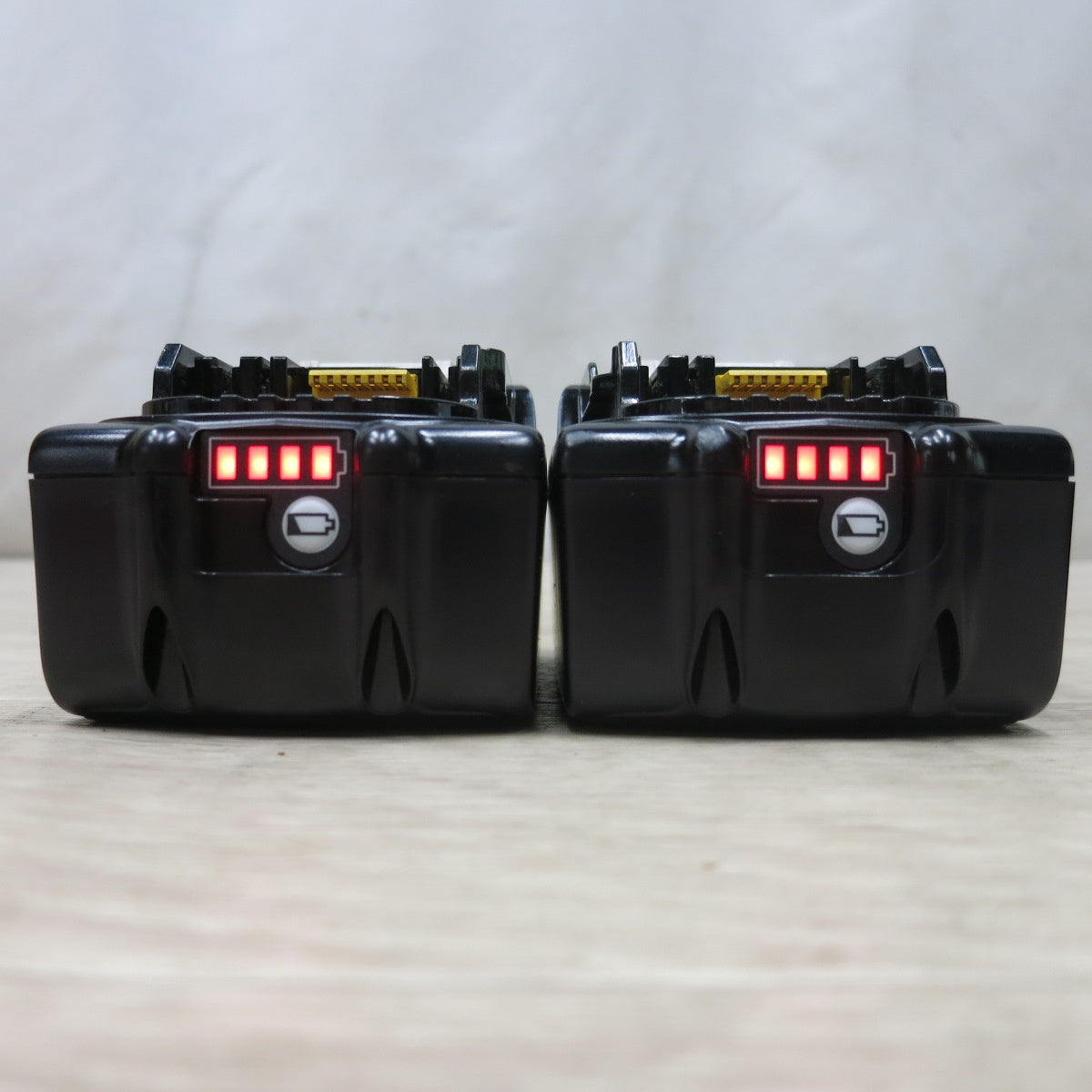 [送料無料] 美品!3点まとめ売り◆マキタ 7.2-18V用 急速 充電器 DC18RD / Li-ion リチウム イオン バッテリー 雪マーク BL1860B 2個 電動 工具◆