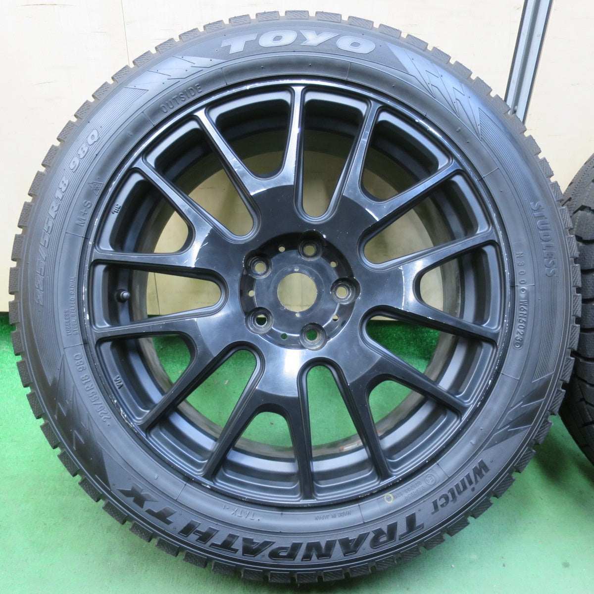タイヤほぼ未使用！23年★スタッドレス 225/55R18 トーヨー ウインター トランパス TX MLJ IGNITE XTRACK イグナイト エクストラック 18インチ PCD114.3/5H★5060303イス