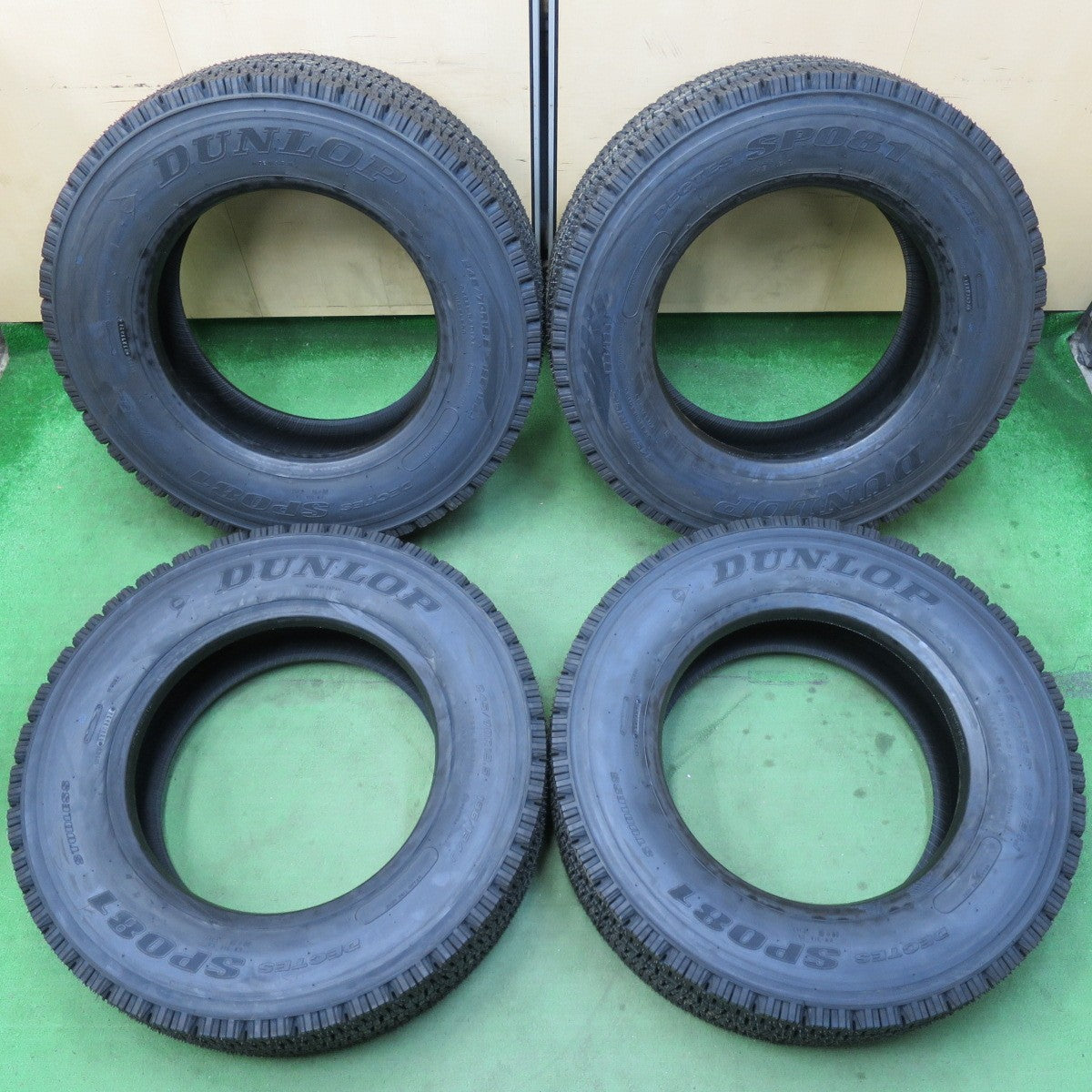 [送料無料] 未使用！24年★トラック タイヤ 245/70R19.5 136/134J スタッドレス ダンロップ デクテス SP081 DECTES 19.5インチ★5031005イスタ