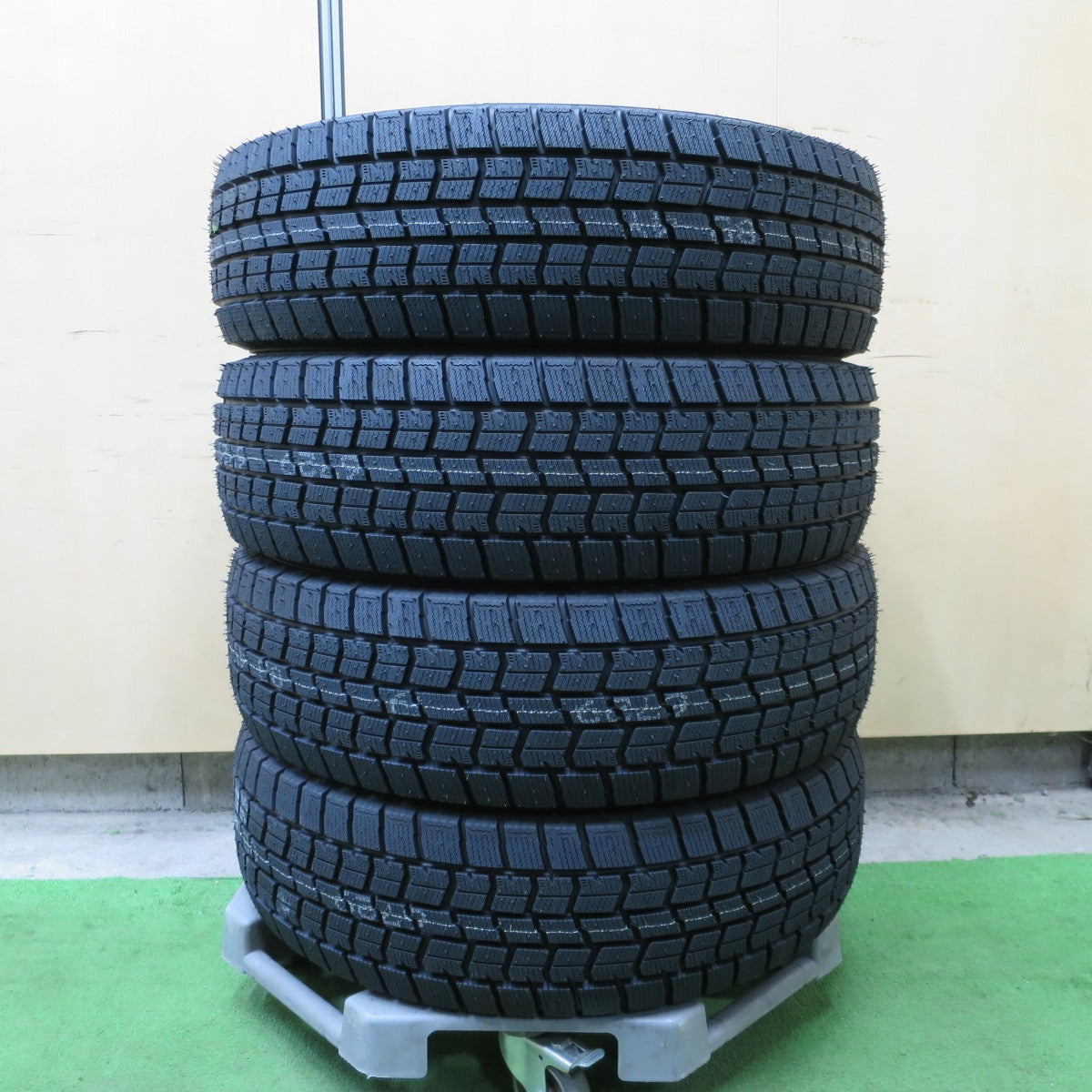 未使用！25年★スタッドレス 195/60R17 グッドイヤー アイスナビ7 タイヤ 17インチ 60系 プリウス ライズ ロッキー 等★6041301NGスタ