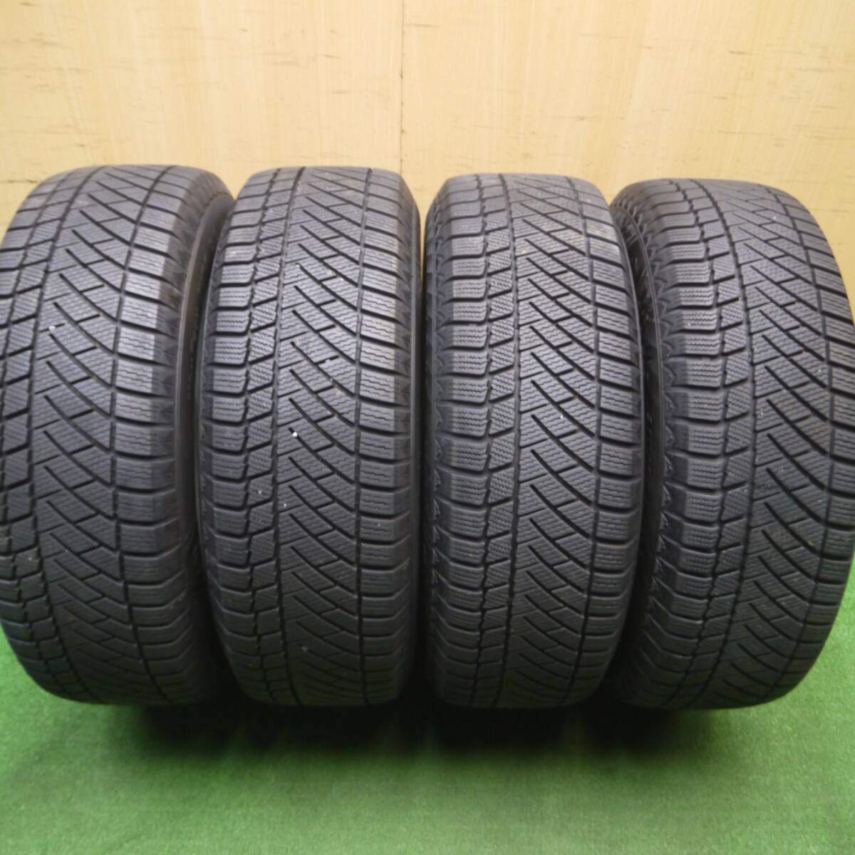 バリ溝！22年！キレイ！9.5分以上★スタッドレス 215/65R16 バイキング WINTECH WT6 SUV LAUFBAHN ラウフバーン 16インチ PCD114.3/5H★4121109Hス