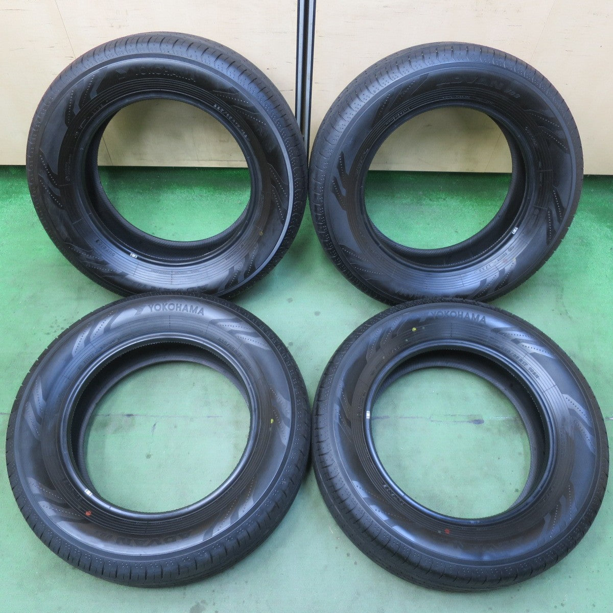 新車外し！25年★225/65R17 ヨコハマ アドバン V03 タイヤ 17インチ 40系 アルファード RAV4 ハリアー CX-5 エクストレイル 等★6011710イノタ