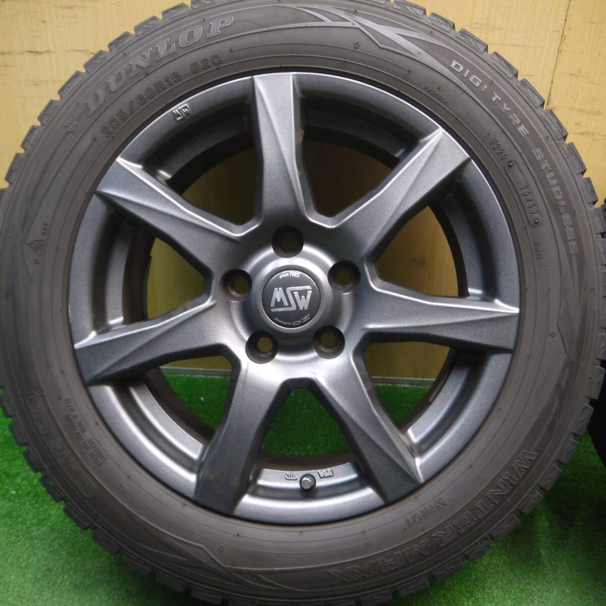 バリ溝！キレイ！8.5分★BMW 等 MSW 77 O・Z 205/60R16 スタッドレス ダンロップ ウインターマックス WM01 16インチ OZ PCD112/5H★5022809Hス