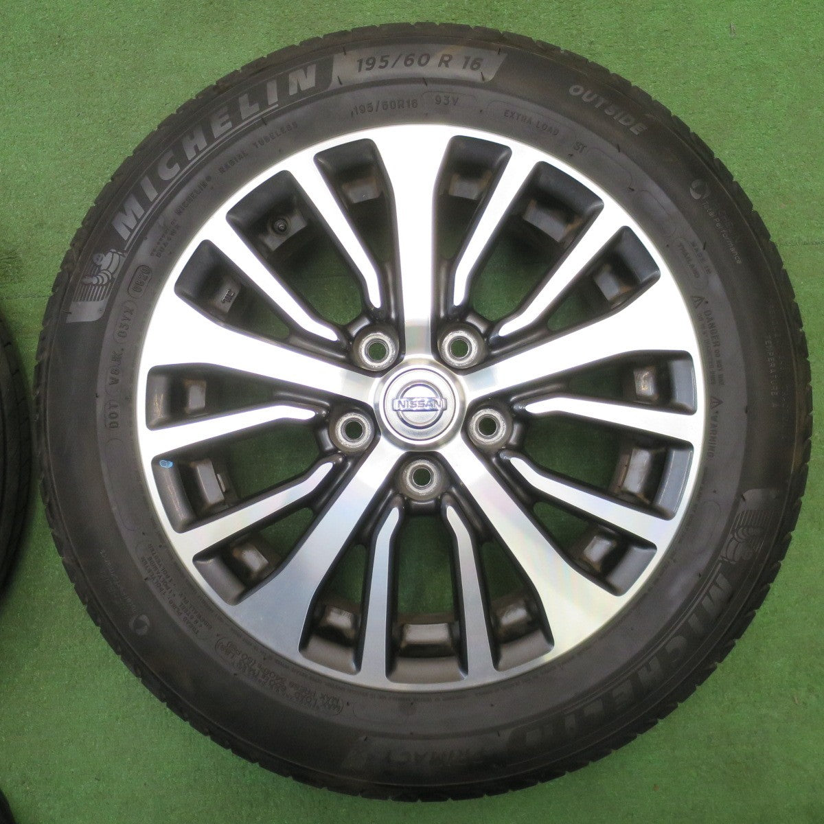 バリ溝！9分★日産 C26 セレナ 純正 195/60R16 ミシュラン プライマシー4 16インチ PCD114.3/5H★6020902NJノ