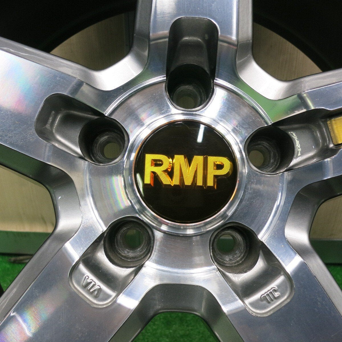 バリ溝！21年！キレイ！9.5分★RMP-050F LFM604 225/55R19 スタッドレス グリップマックス GRIP ICE X SUV ホワイトレター 19インチ PCD114.3/5H★4122005TNス