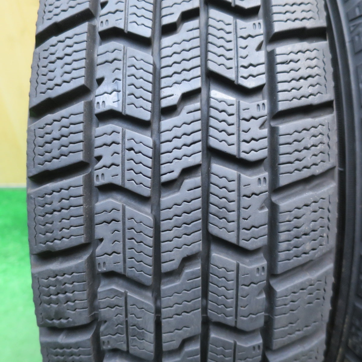 バリ溝！キレイ！9.5分★スタッドレス 165/65R14 グッドイヤー アイスナビ7 Club Family クラブファミリー 14インチ 軽サイズ ハスラー キャスト 等 PCD100/4H★5122406NJス