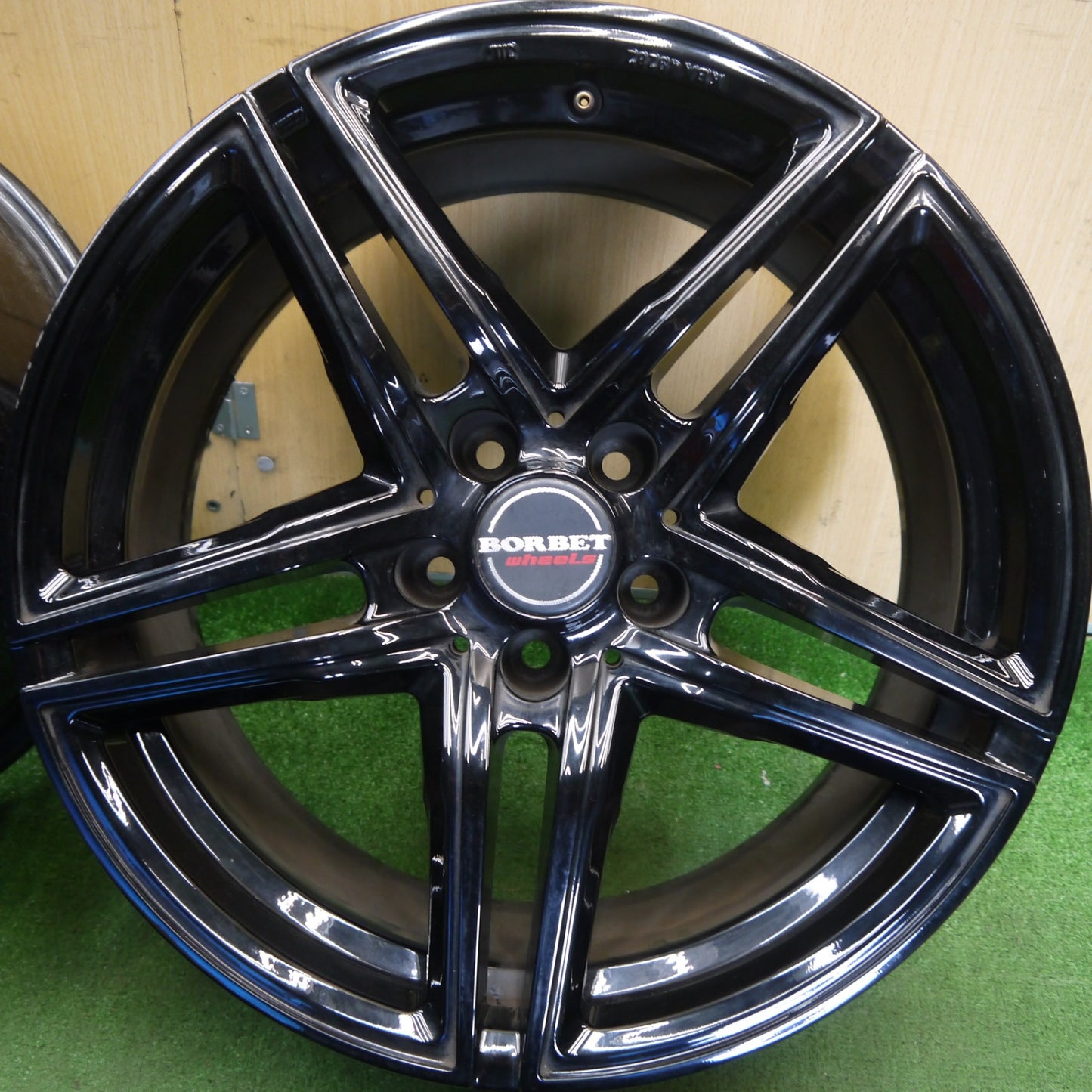 キレイ★BORBET XRT 18インチ ホイール ボルベット 18×8J PCD114.3/5H★6042402Hホ