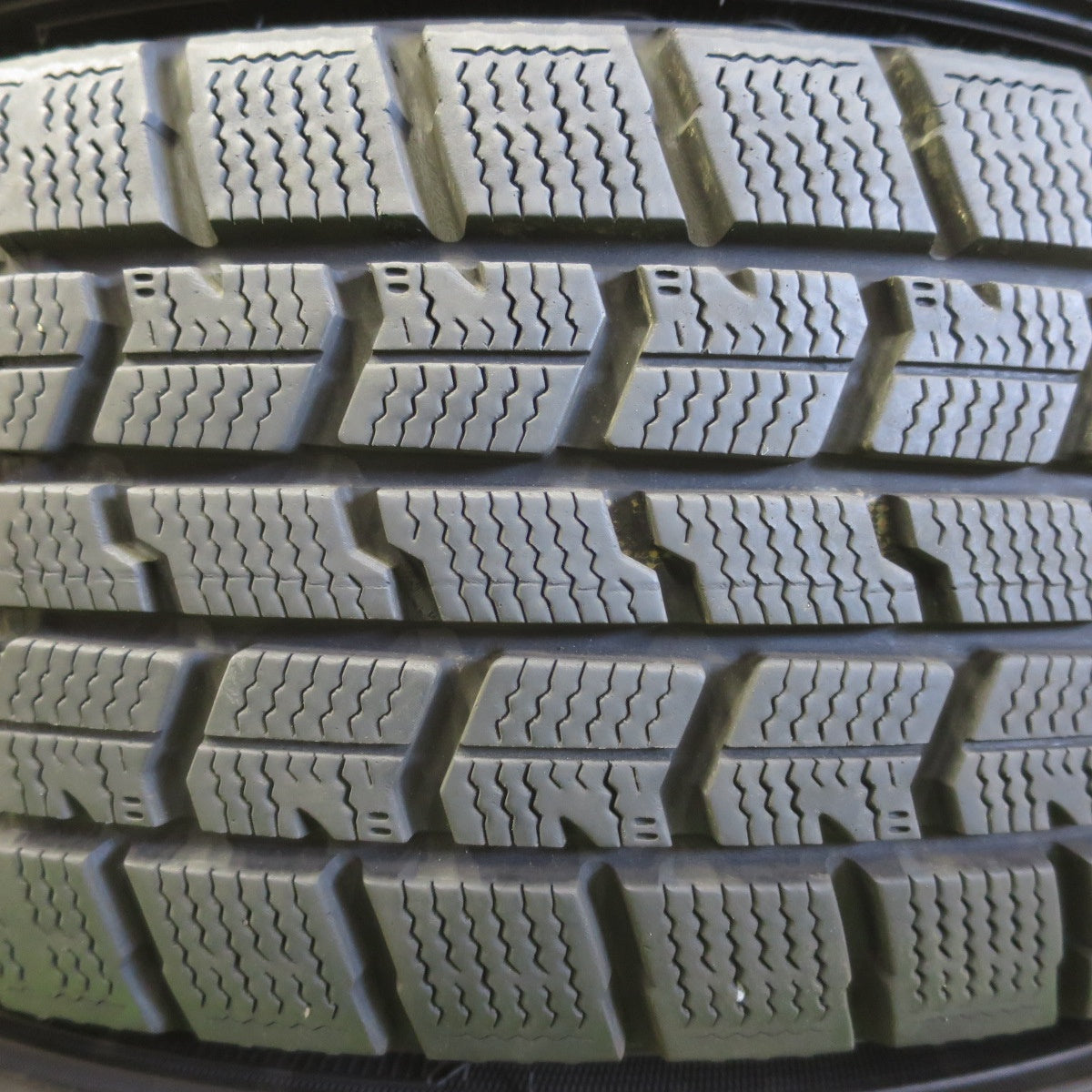 バリ溝！22年！キレイ！9分★スタッドレス 185/60R15 グッドイヤー アイスナビ7 ravrion RS01 ラブリオン 15インチ PCD100/4H★5050509イス