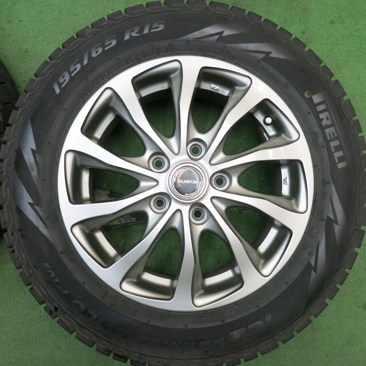 バリ溝！キレイ！8.5分★スタッドレス 195/65R15 ピレリ アイスアシンメトリコ プラス BALMINUM バルミナ 15インチ PCD114.3/5H★5081412HAス