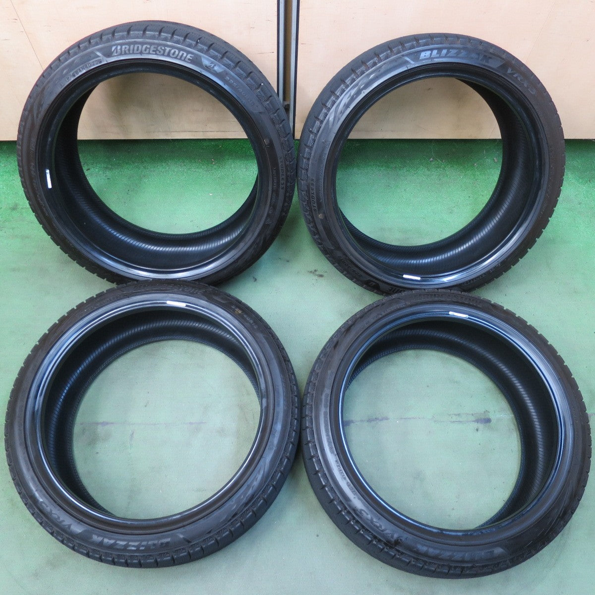 バリ溝！22年！8.5分★スタッドレス 225/40R18 ブリヂストン ブリザック VRX3 タイヤ 18インチ GR ヤリス カローラ スポーツ インプレッサ BRZ 86 等★6072810イスタ