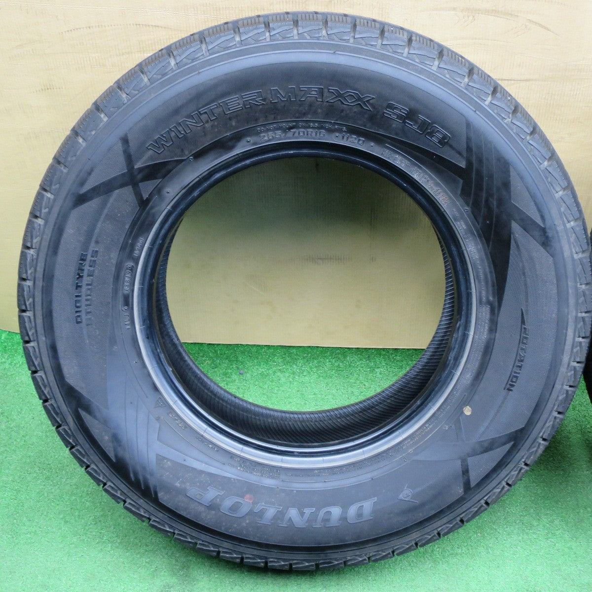 バリ溝！9.5分★スタッドレス 265/70R16 ダンロップ ウインターマックス SJ8 タイヤ 16インチ ハイラックス サーフ パジェロ ランクル 等★6030703NKスタ
