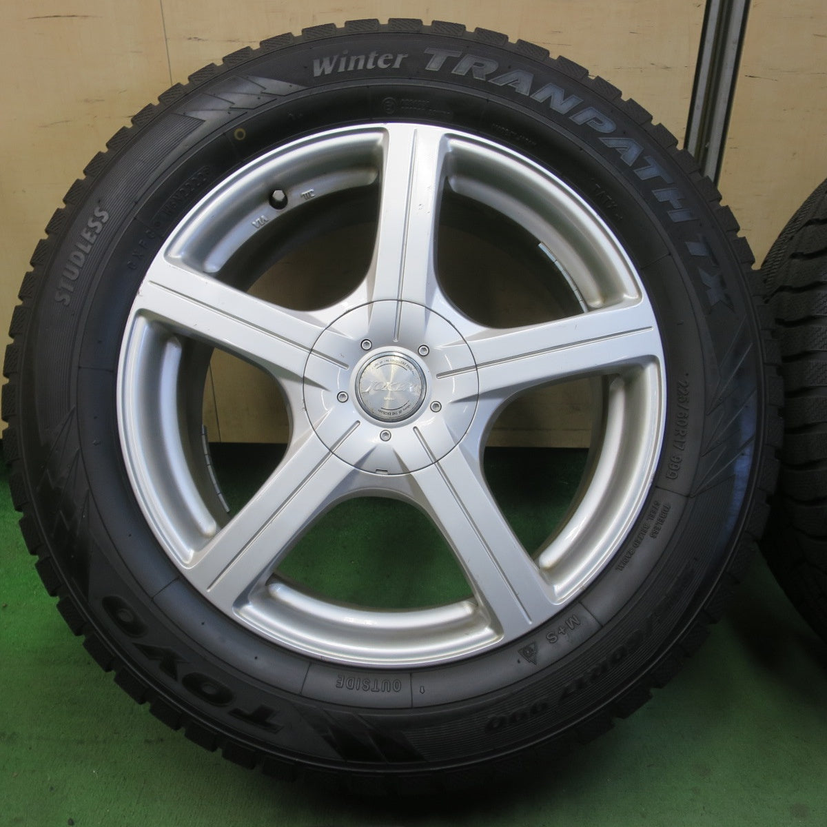 バリ溝！22年！9.5分★スタッドレス 225/60R17 トーヨー ウインター トランパス TX JOKER ジョーカー 17インチ PCD 100 114.3/5H マルチ★6040605イス