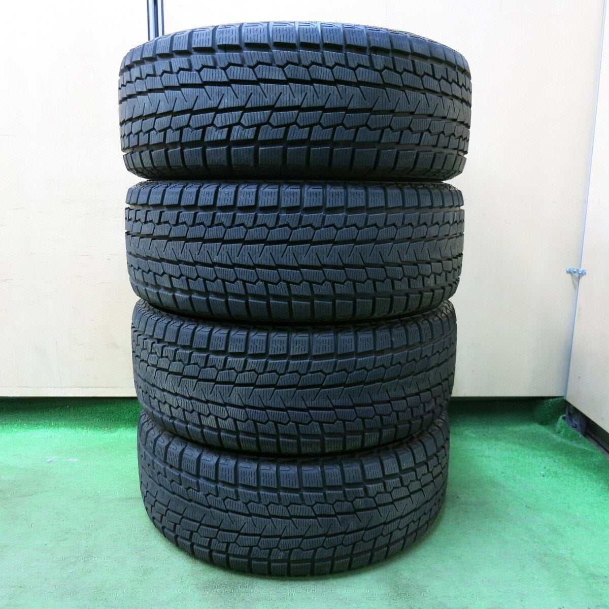 バリ溝！21年！キレイ！9.5分★ボルボ 等 EUROTECH 235/55R18 スタッドレス ヨコハマ アイスガード G075 ユーロテック 18インチ PCD108/5H★4121801SYス