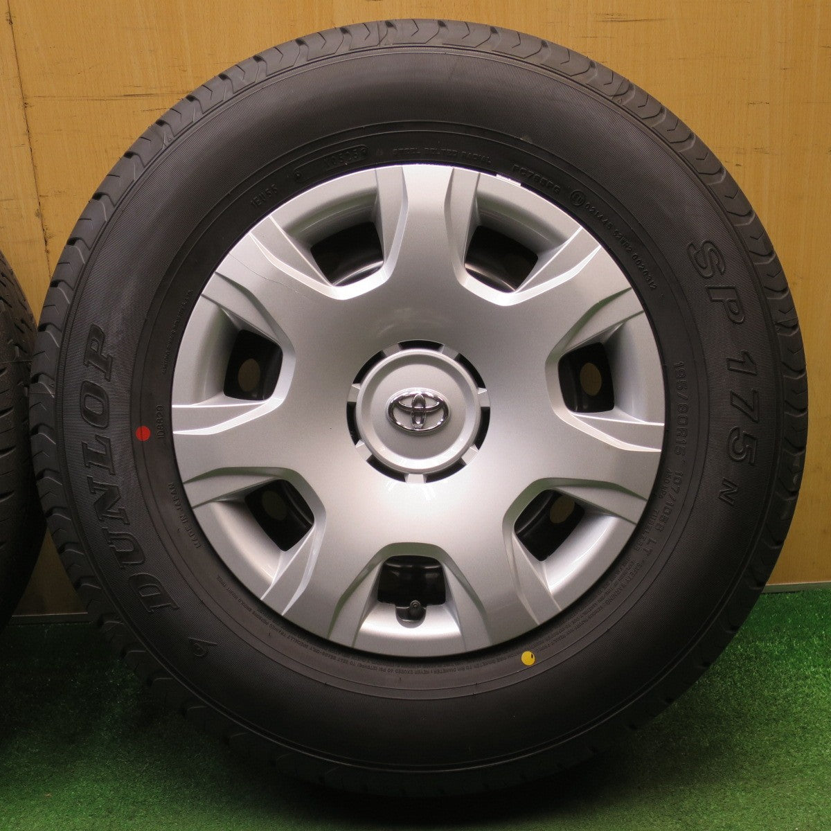 新車外し！25年★トヨタ 200系 ハイエース 純正 スチール 195/80R15 107/105S ダンロップ SP175N 15インチ PCD139.7/6H★6021702NJノ