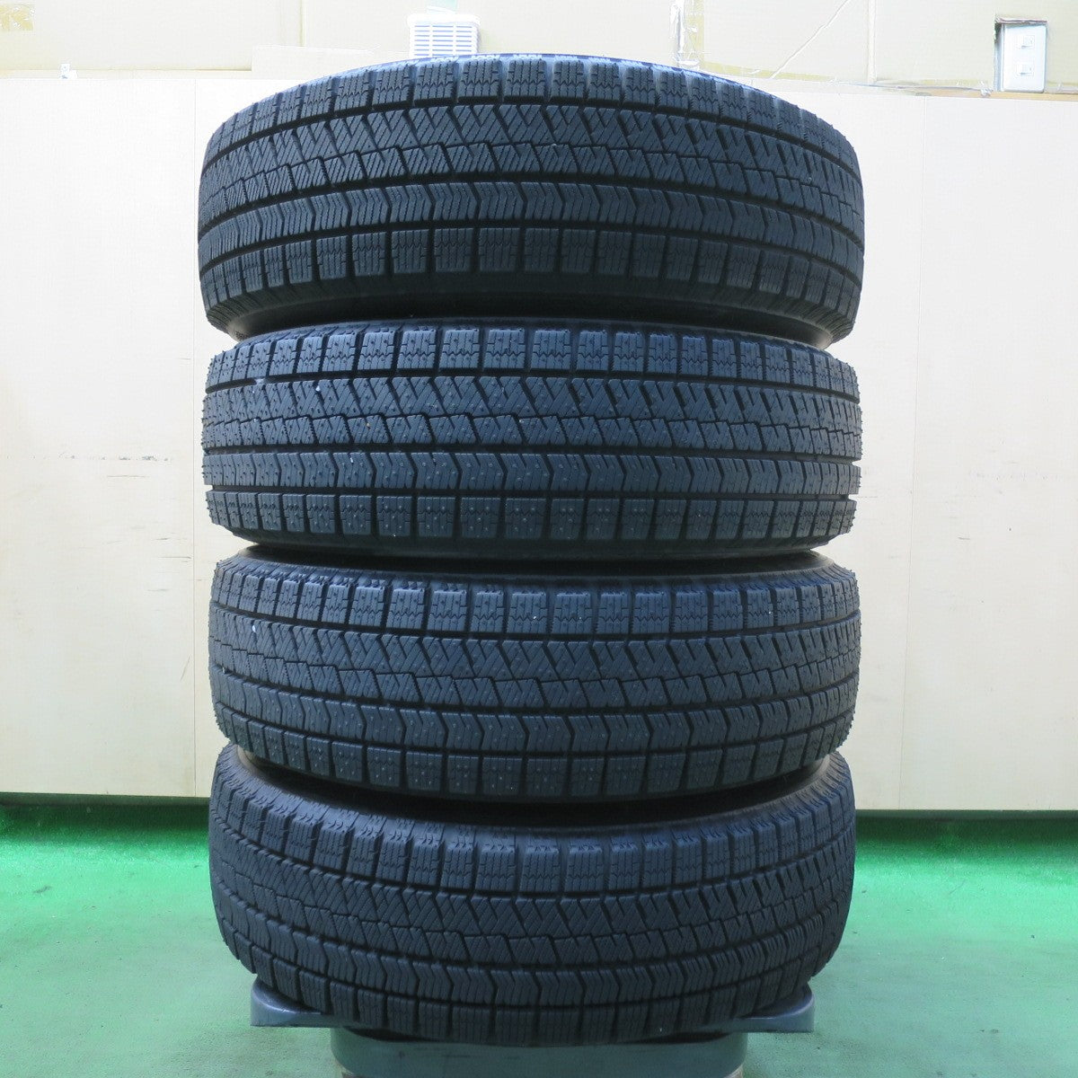 バリ溝！21年！キレイ！ほぼ10分★スタッドレス 175/65R15 ブリヂストン ブリザック VRX2 TEAD テッド 15インチ PCD100/4H★5101609イス