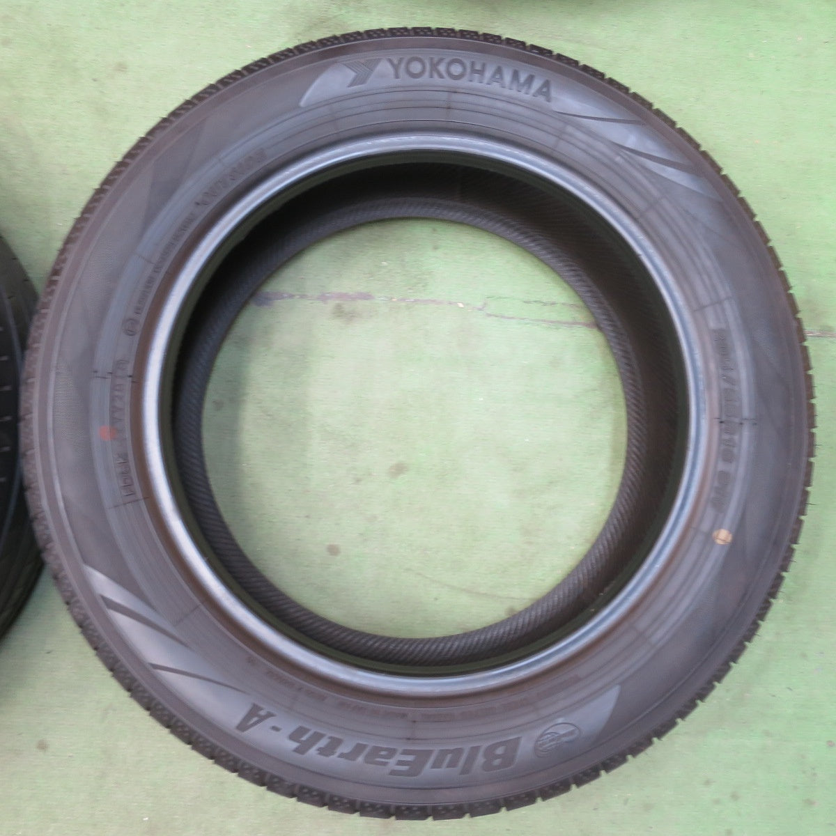 バリ溝！9.5分★205/55R16 ヨコハマ BluEarth-A AE50 ブルーアース 16インチ タイヤ 86 BRZ アクセラ アイシス ブレイド アコード 等★6030406イノタ