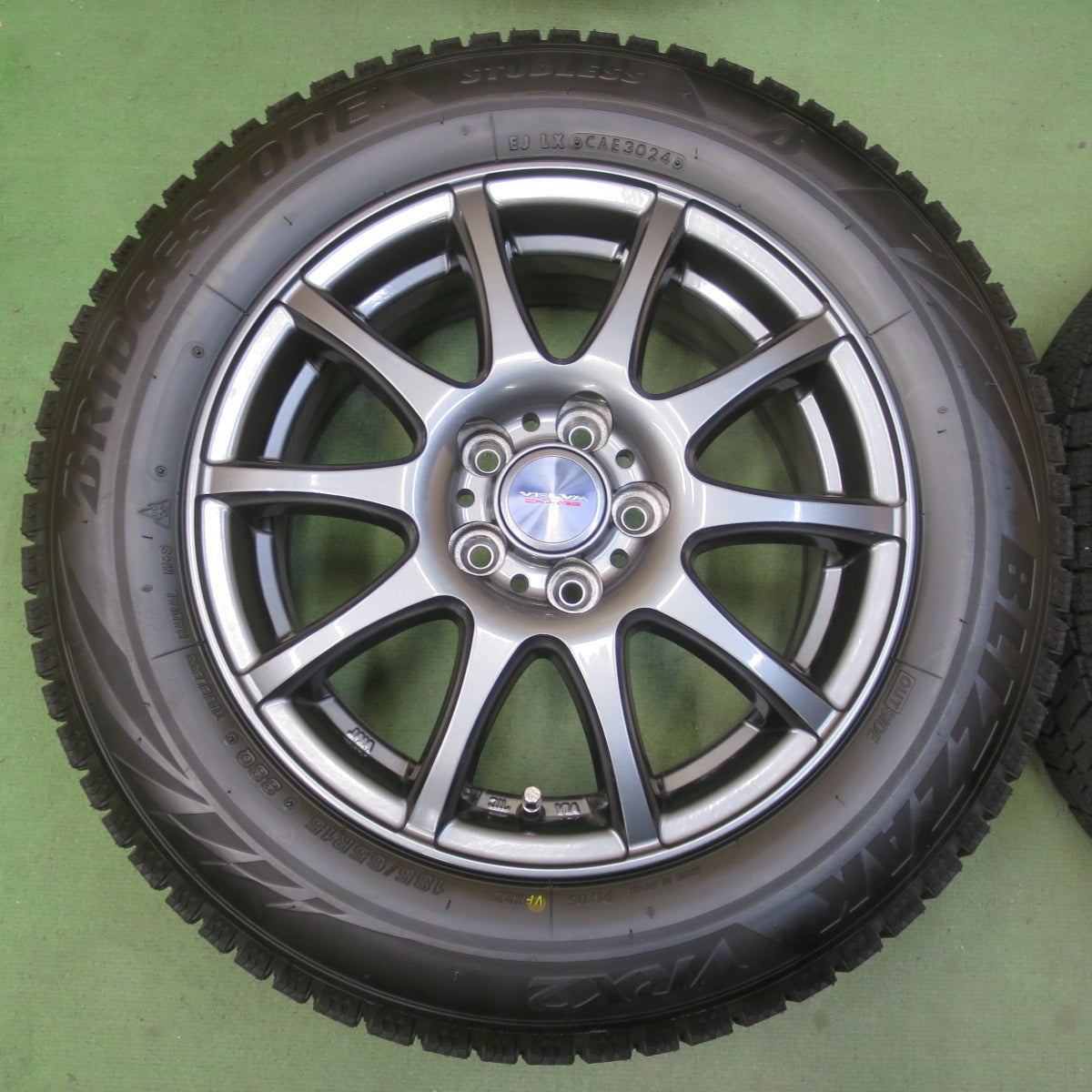 バリ溝！24年！キレイ！9.5分◎シエンタ 等 185/65R15 スタッドレス ブリヂストン ブリザック VRX2 VELVA CHARGE ヴェルヴァ 15インチ PCD100/5H◎6100702イス