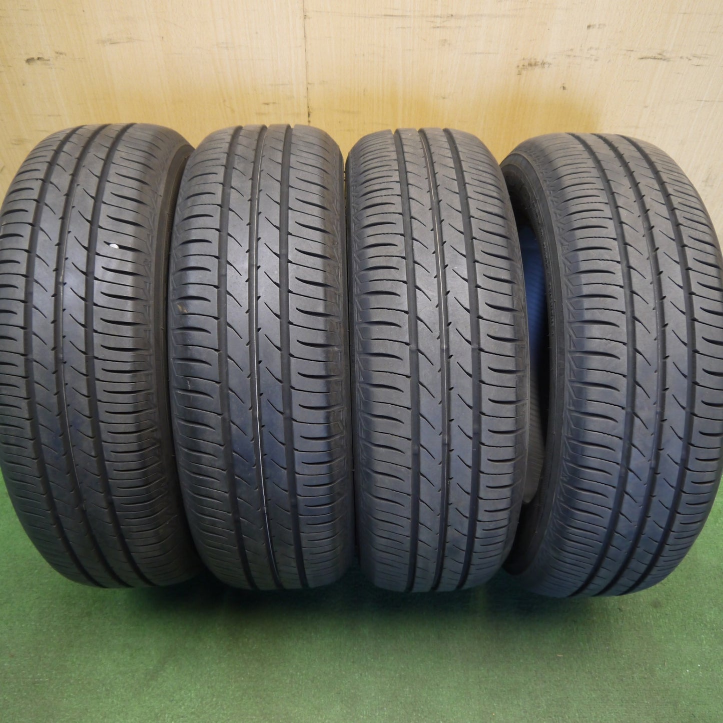 バリ溝！22年！9.5分★175/65R14 トーヨー ナノエナジー3 プラス タイヤ 14インチ ヴィッツ フィット キューブ デミオ 等★6061512Hノタ