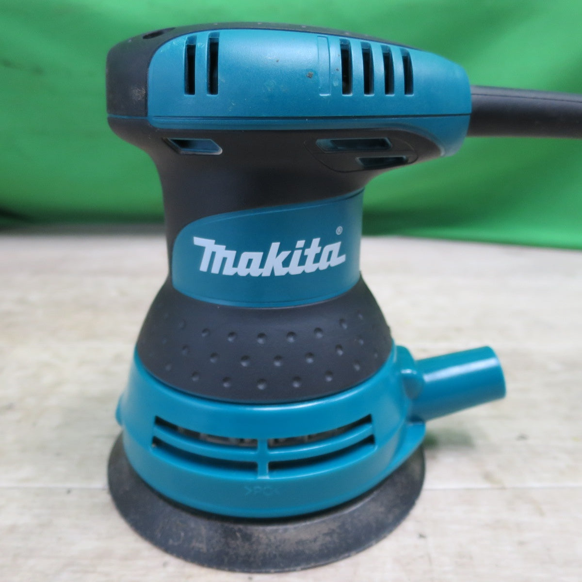 [送料無料] キレイ！付属品付き☆マキタ ランダム オービット サンダ 125mm 100V BO5030 サンディングディスク 付き 研磨 電動 工具☆