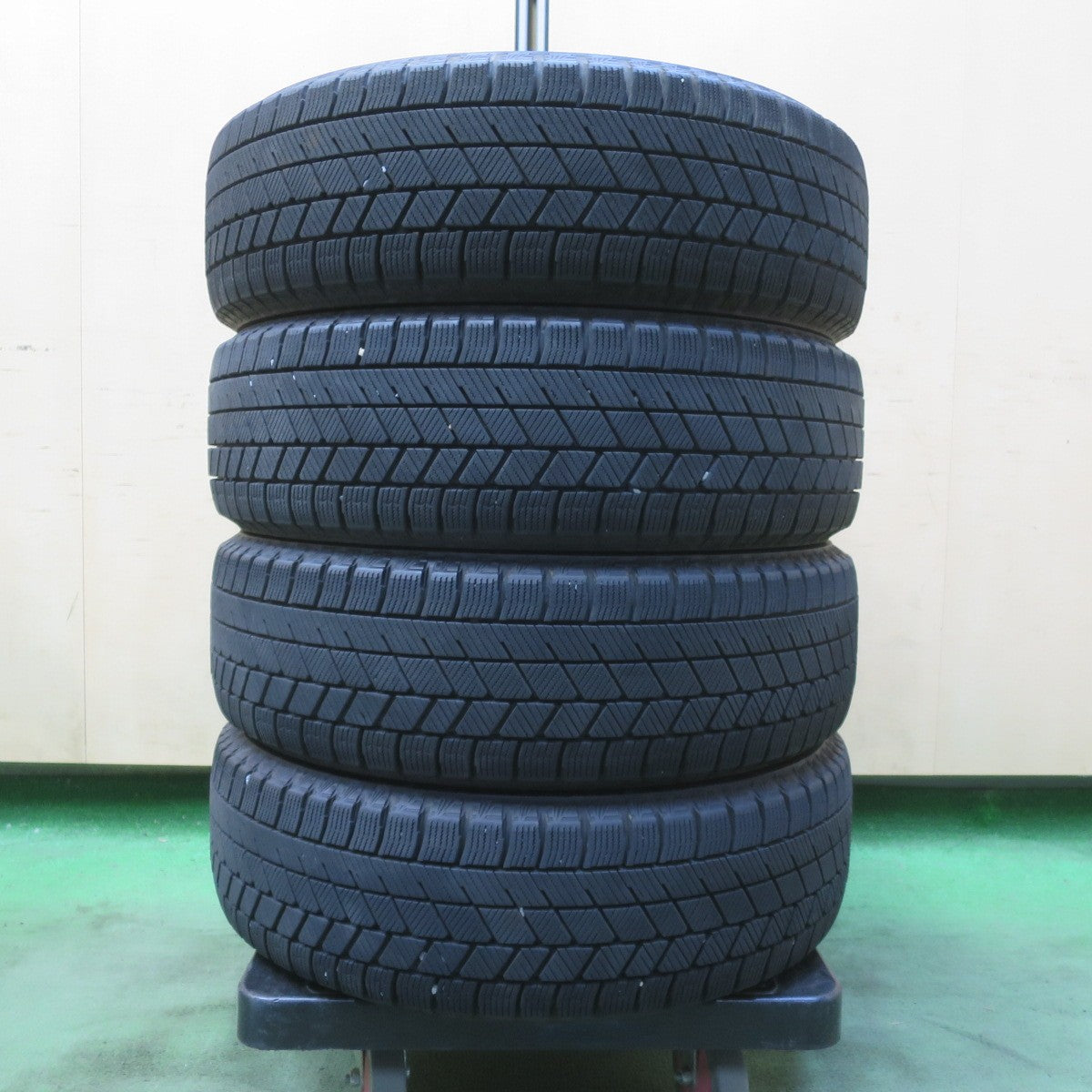 バリ溝！キレイ！8.5分★ダイハツ タント カスタム 純正 165/55R15 スタッドレス ブリヂストン ブリザック VRX3 15インチ PCD100/4H★6040906イス