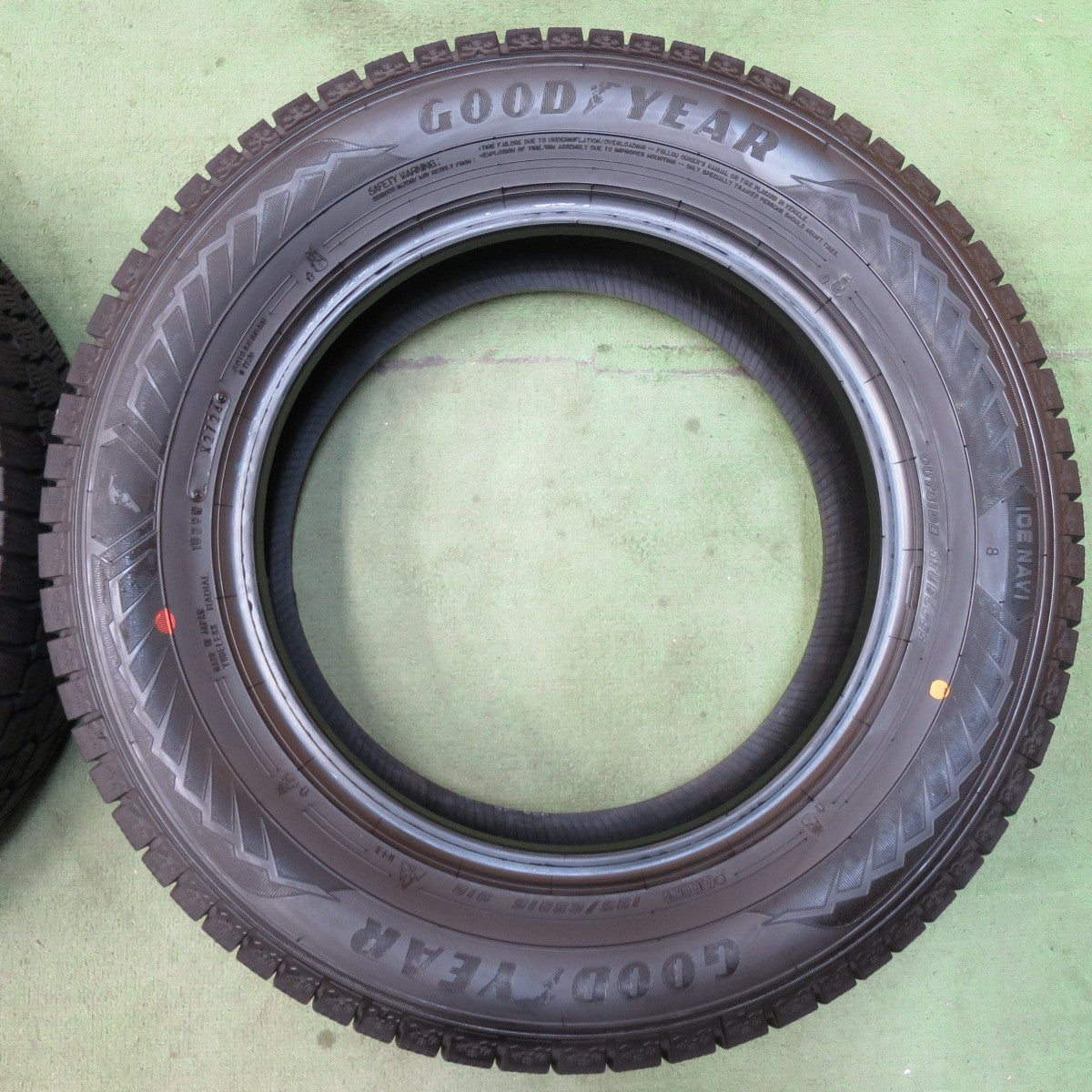 バリ溝！24年！ほぼ10分★スタッドレス 195/65R15 グッドイヤー アイスナビ8 タイヤ 15インチ プリウス ノア ヴォクシー ステップワゴン 等★5121708イスタ