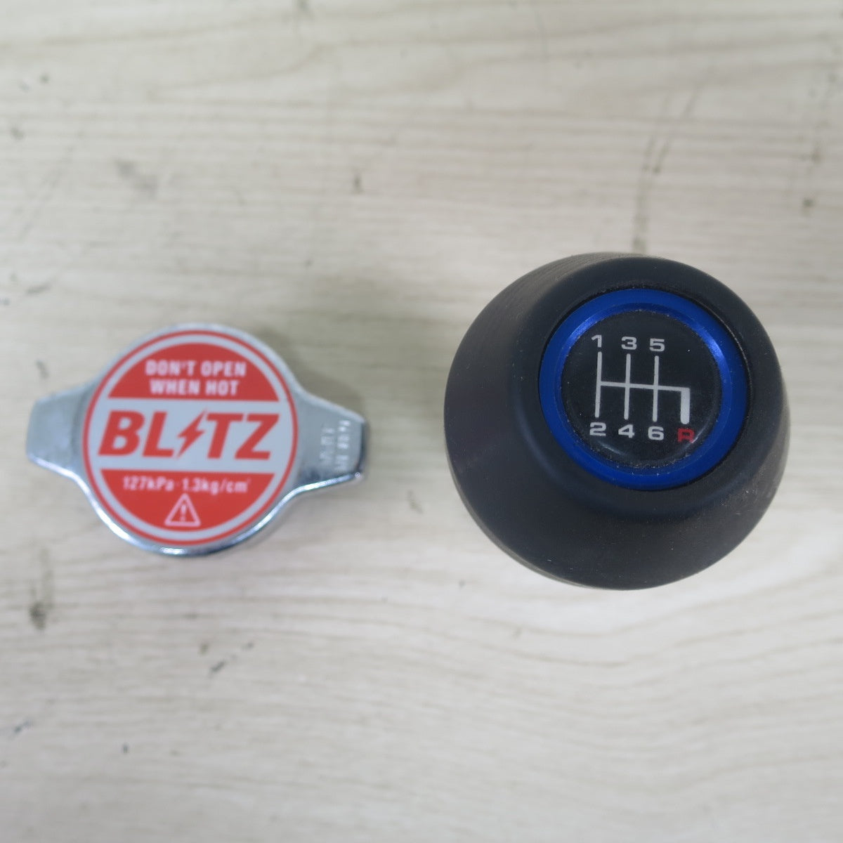 セット♪スズキ ZC33S スイフト スポーツ BLITZ ブリッツ ラジエーター キャップ シフトノブ 6速 シフト ラジエター 型式 不明 カー パーツ♪