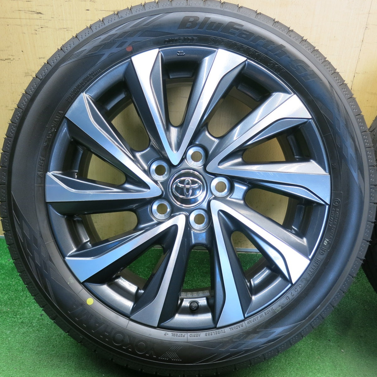 新車外し！26年◎トヨタ 90系 ノア ヴォクシー S-Z 純正 205/55R17 ヨコハマ BluEarth-GT AE51 ブルーアース 17インチ PCD114.3/5H◎6061408HAノ