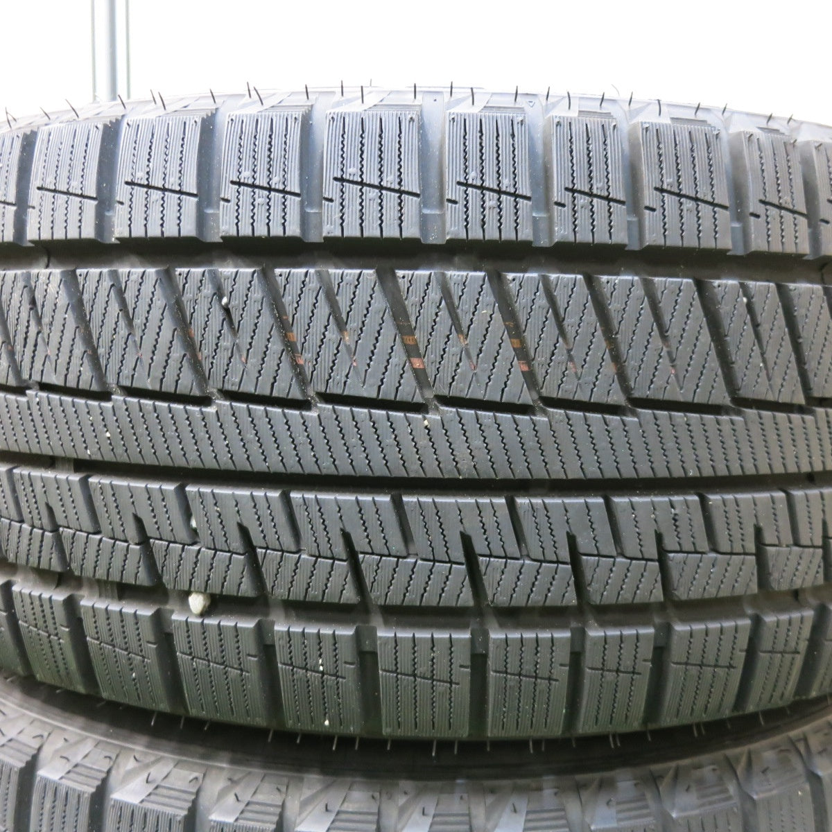 [送料無料] バリ溝！22年！キレイ！9.5分以上★スタッドレス 215/50R18 グリップマックス GRIP ICE X ESTROSA エステローザ 18インチ PCD114.3/5H★4122710SYス