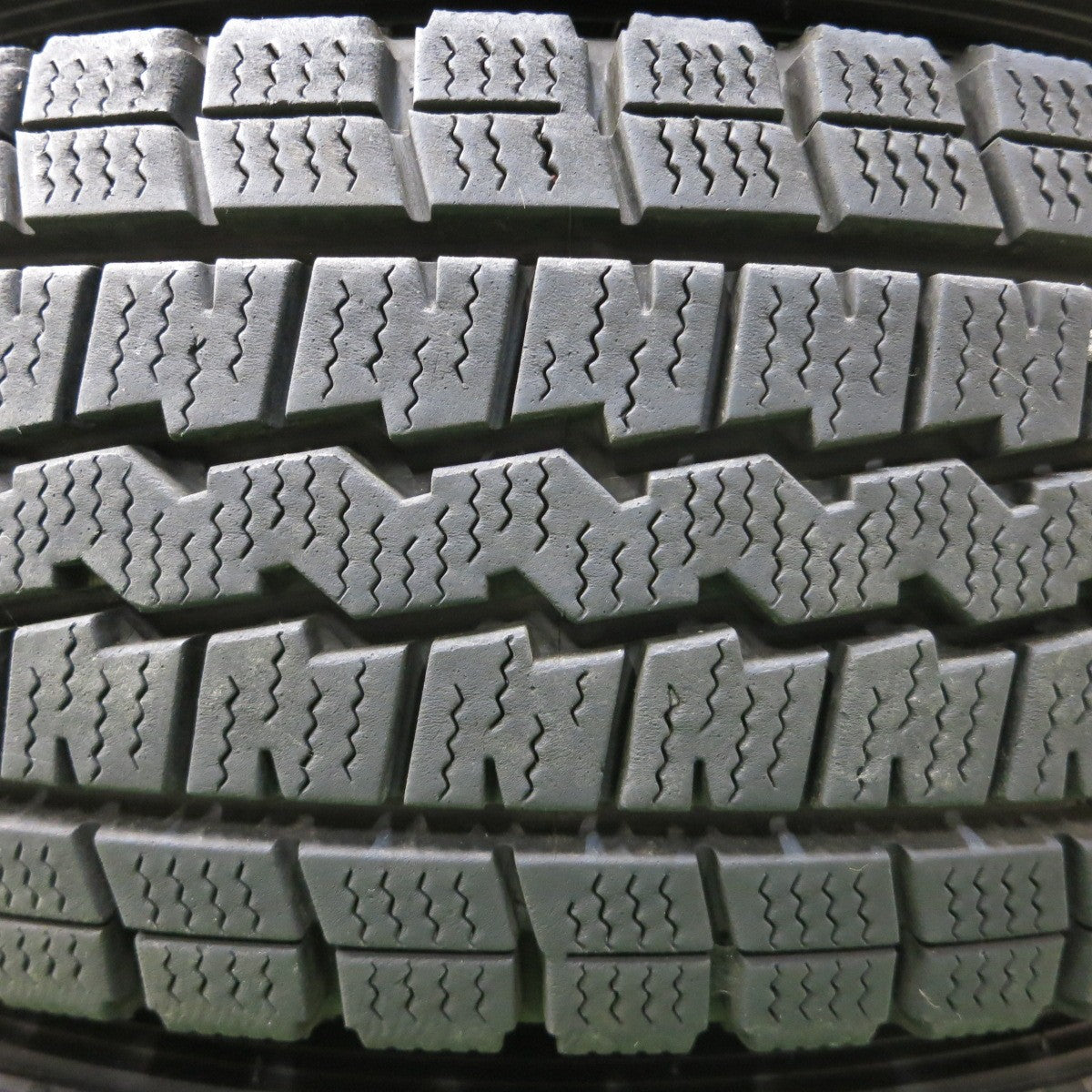 *送料無料* バリ溝！9分★スタッドレス 175R14 8PR ダンロップ ウインターマックス SV01 スチール 14インチ PCD100 114.3/5H マルチ★4053106イス
