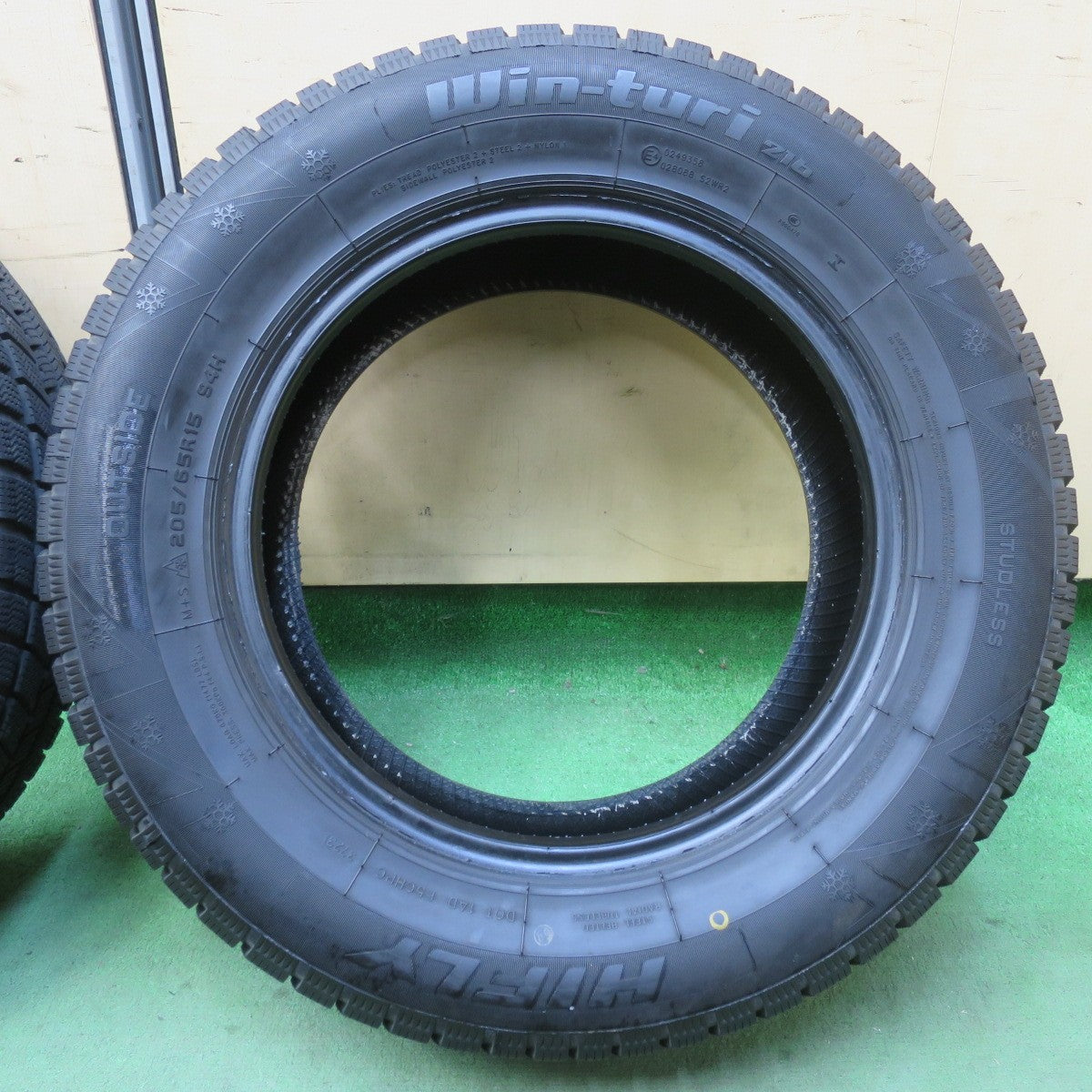 バリ溝！23年！9.5分★スタッドレス 205/65R15 ハイフライ Win-turi 216 タイヤ 15インチ ノア ヴォクシー ステップワゴン 等★5121008イスタ