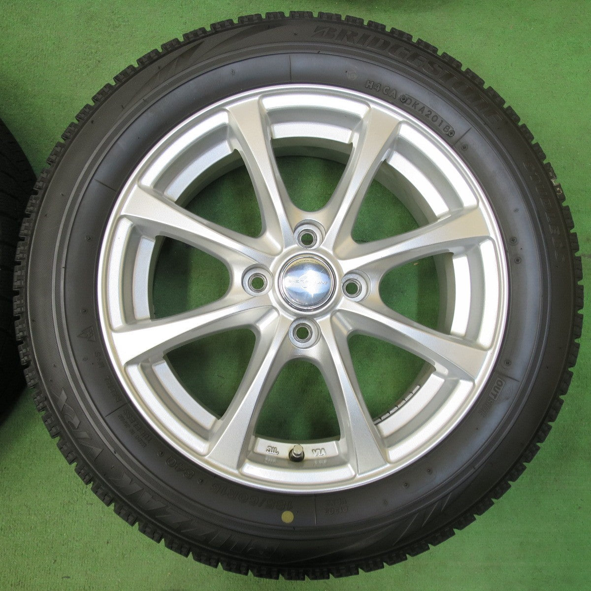 [送料無料] キレイ★スタッドレス 185/60R15 ブリヂストン ブリザック VRX ENERGY LINE エナジーライン 15インチ PCD100/4H★5012105イス