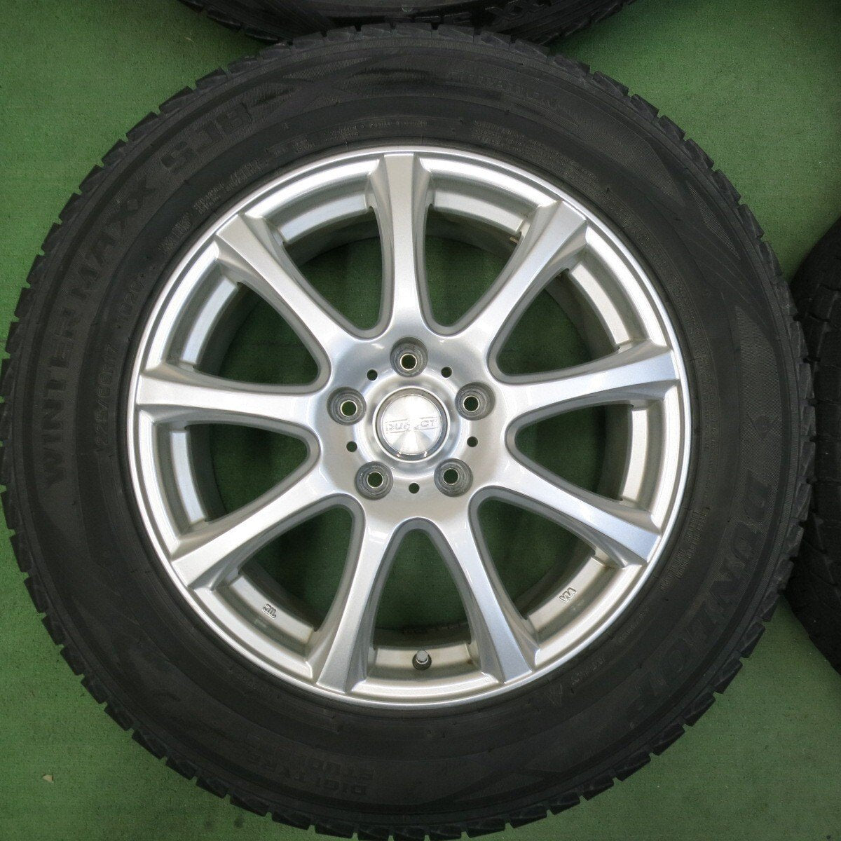 バリ溝！9.5分★スタッドレス 225/65R17 ダンロップ ウインターマックス SJ8 DUFACT デュファクト 17インチ PCD114.3/5H★5032509SYス