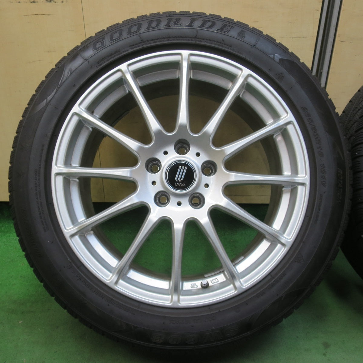 キレイ★スタッドレス 235/50R18 グッドライド SW608 SNOWMASTER LYZER ライザー 18インチ PCD114.3/5H★6013114イス