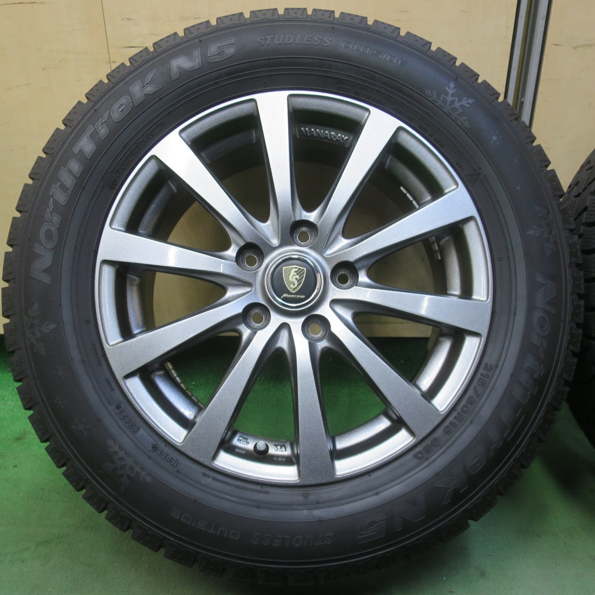 バリ溝！22年！キレイ！ほぼ10分◎スタッドレス 215/60R16 オートバックス ノーストレック N5 MANARAY SPORT マナレイ スポーツ 16インチ PCD114.3/5H◎6081908イス