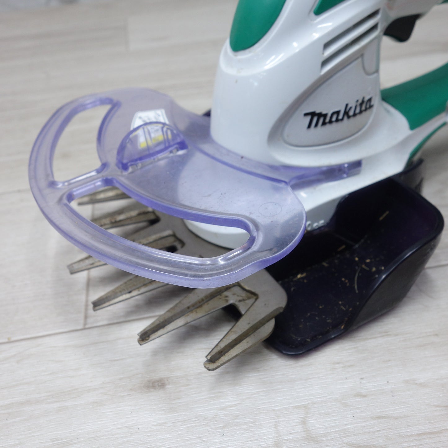 [送料無料] キレイ◆マキタ 160mm 芝生 バリカン MUM1600 コード式 芝刈り機 芝刈機 100V makita◆