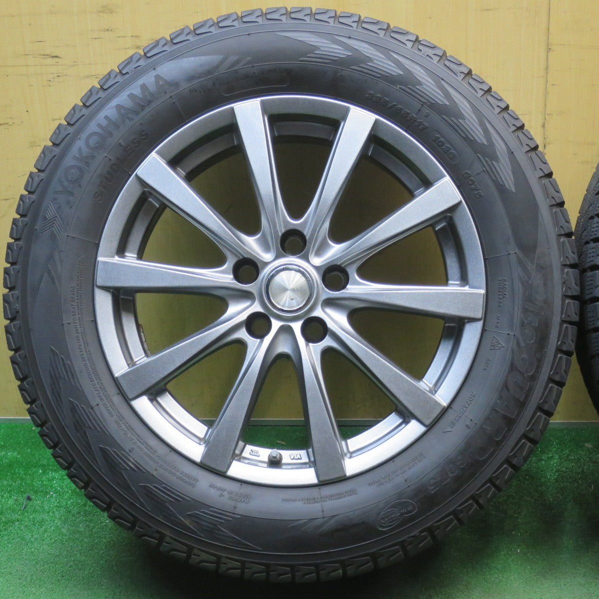 バリ溝！キレイ！9.5分★スタッドレス 225/65R17 ヨコハマ アイスガード G075 GRASS グラス 17インチ PCD114.3/5H★6031801NJス