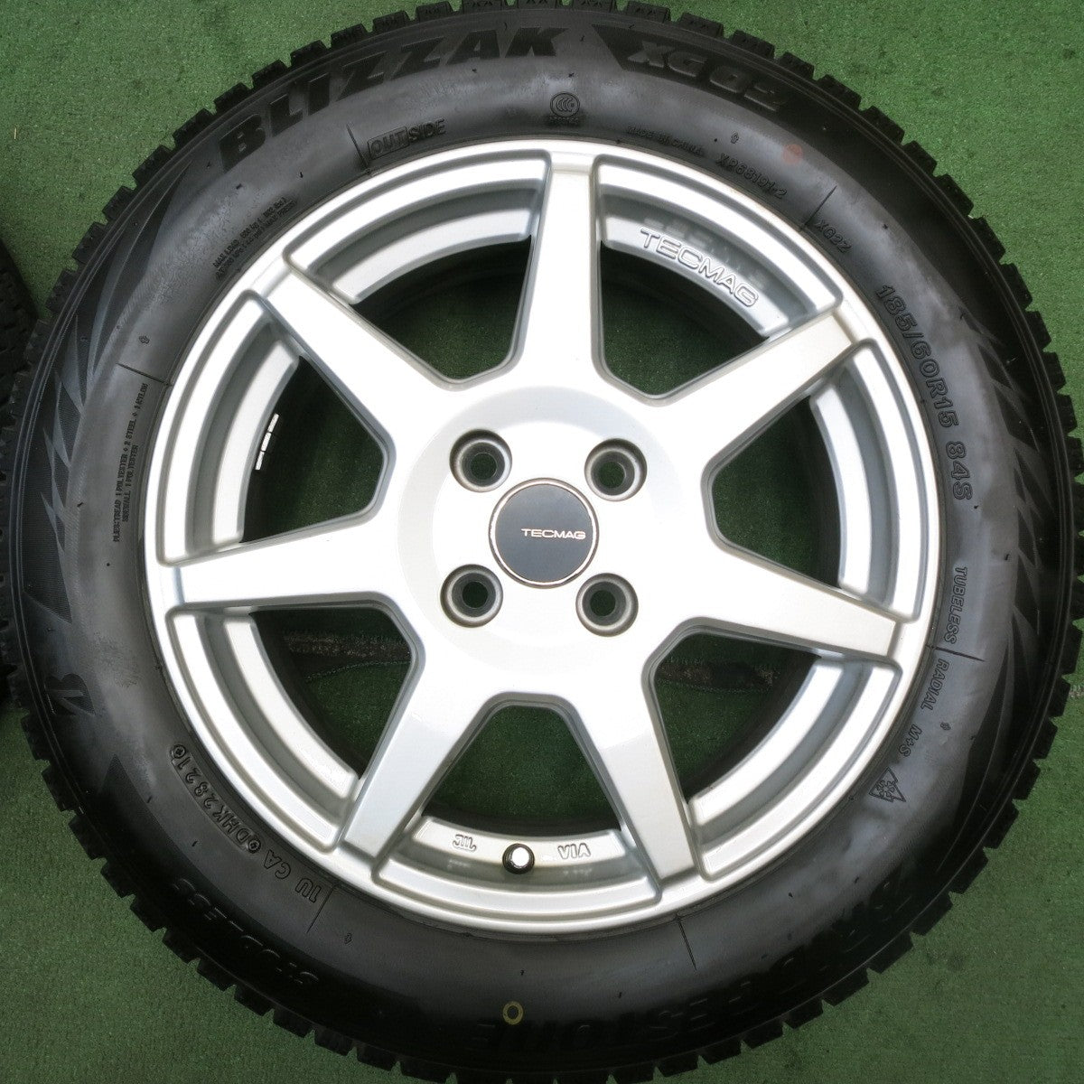 バリ溝！24年！ほぼ10分★ルノー トゥインゴ 等 TECMAG Type207R 165/65R15 185/60R15 スタッドレス ブリヂストン ブリザック VRX2 PCD100/4H★5080909HAス
