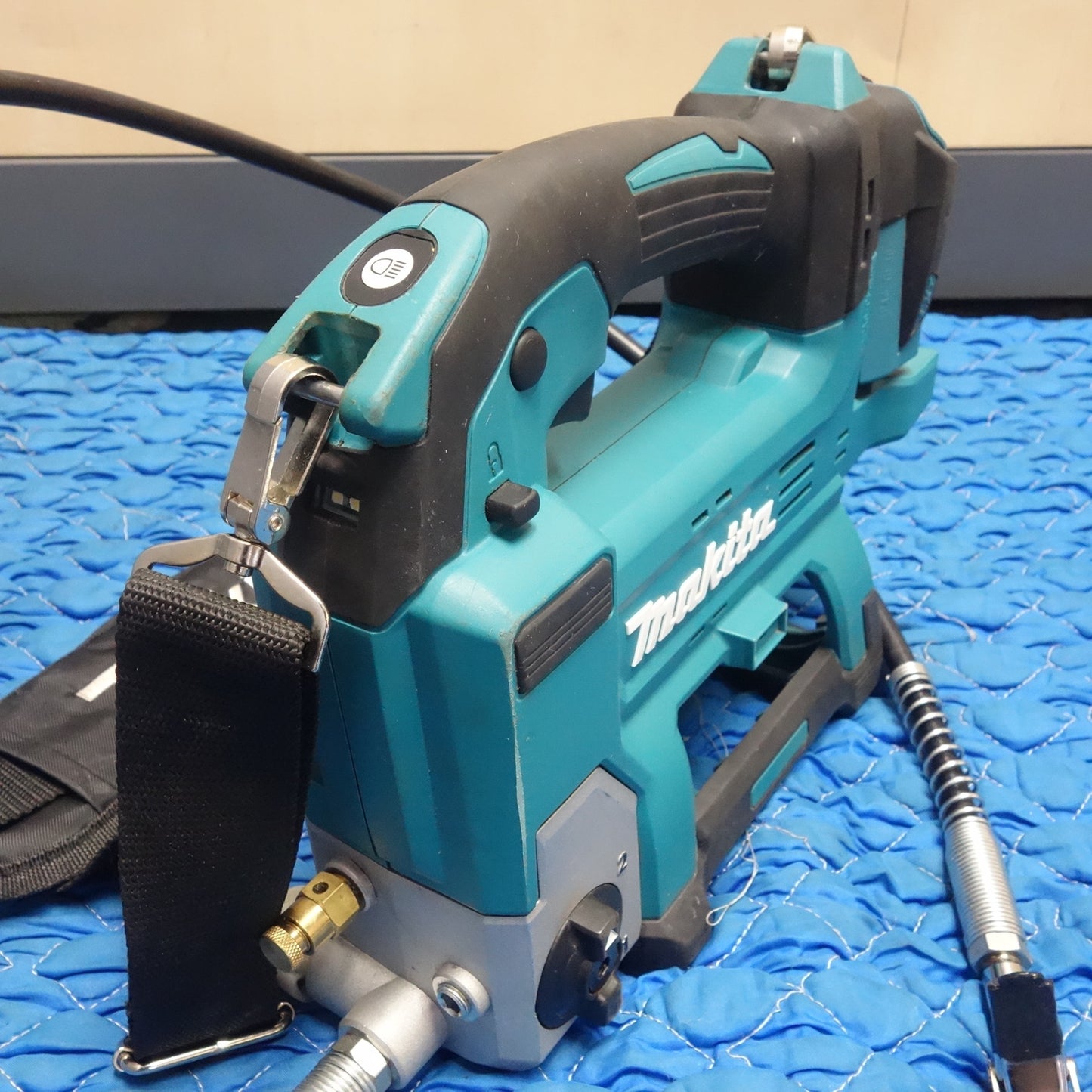 [送料無料] ☆マキタ 充電式 グリス ガン 18V GP180D 本体のみ ケース付き 電動 工具☆