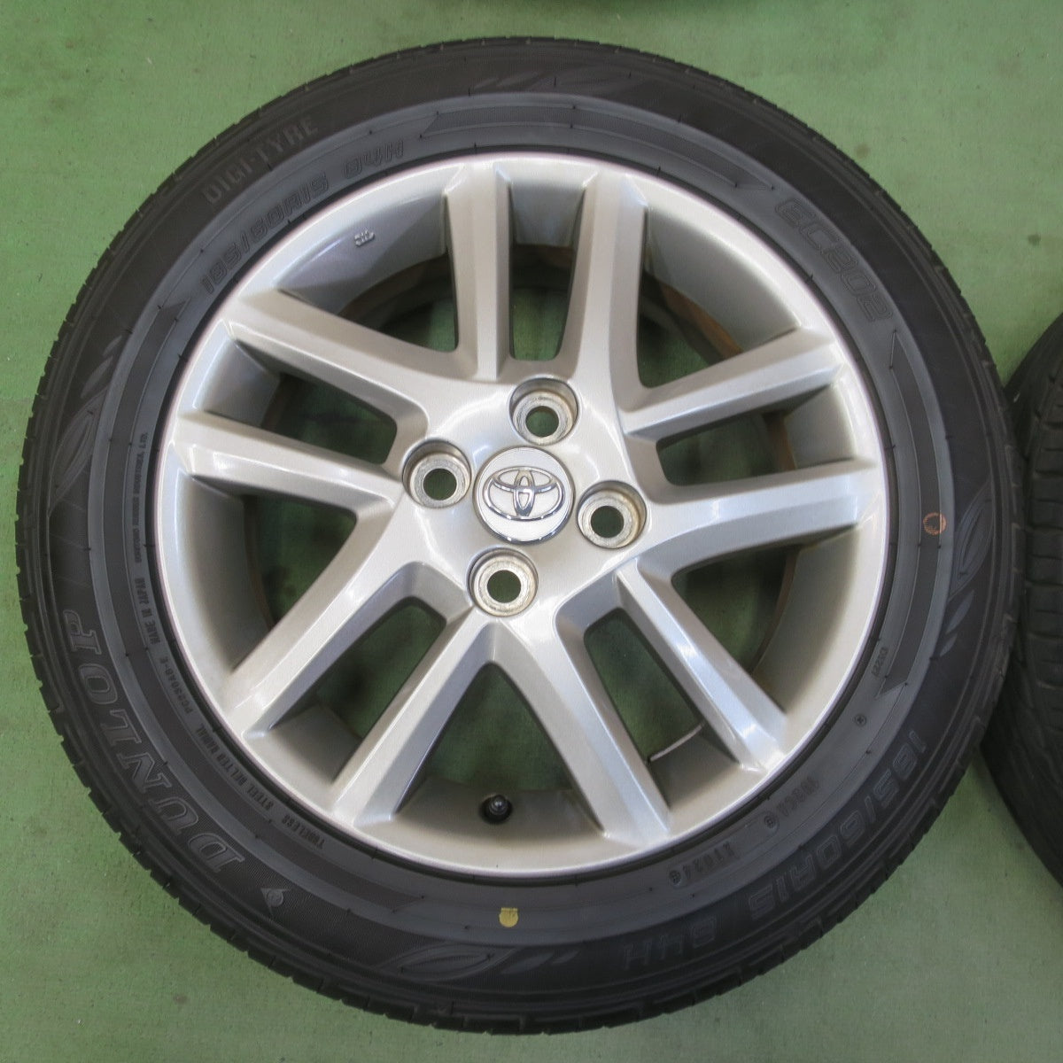 バリ溝！24年！キレイ！9.5分★トヨタ 160系 カローラ フィールダー WxB 純正 185/60R15 ダンロップ EC202 15インチ PCD100/4H★6051503イノ