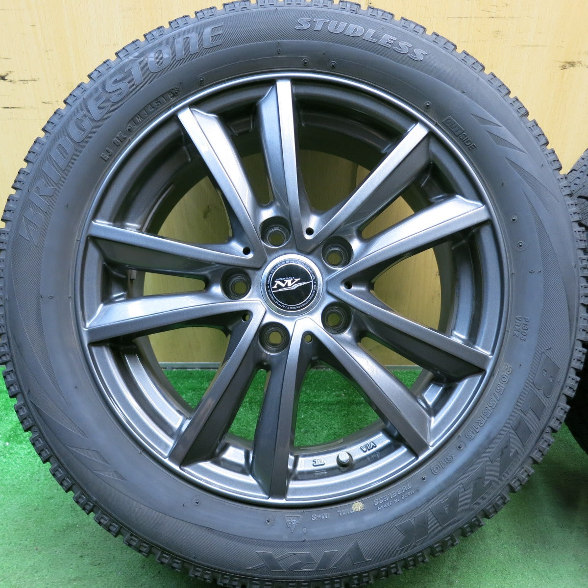 キレイ★スタッドレス 205/55R16 ブリヂストン ブリザック VRX NIRVANA NV ニルヴァーナ ニルバーナ 16インチ PCD114.3/5H★5081902HAス