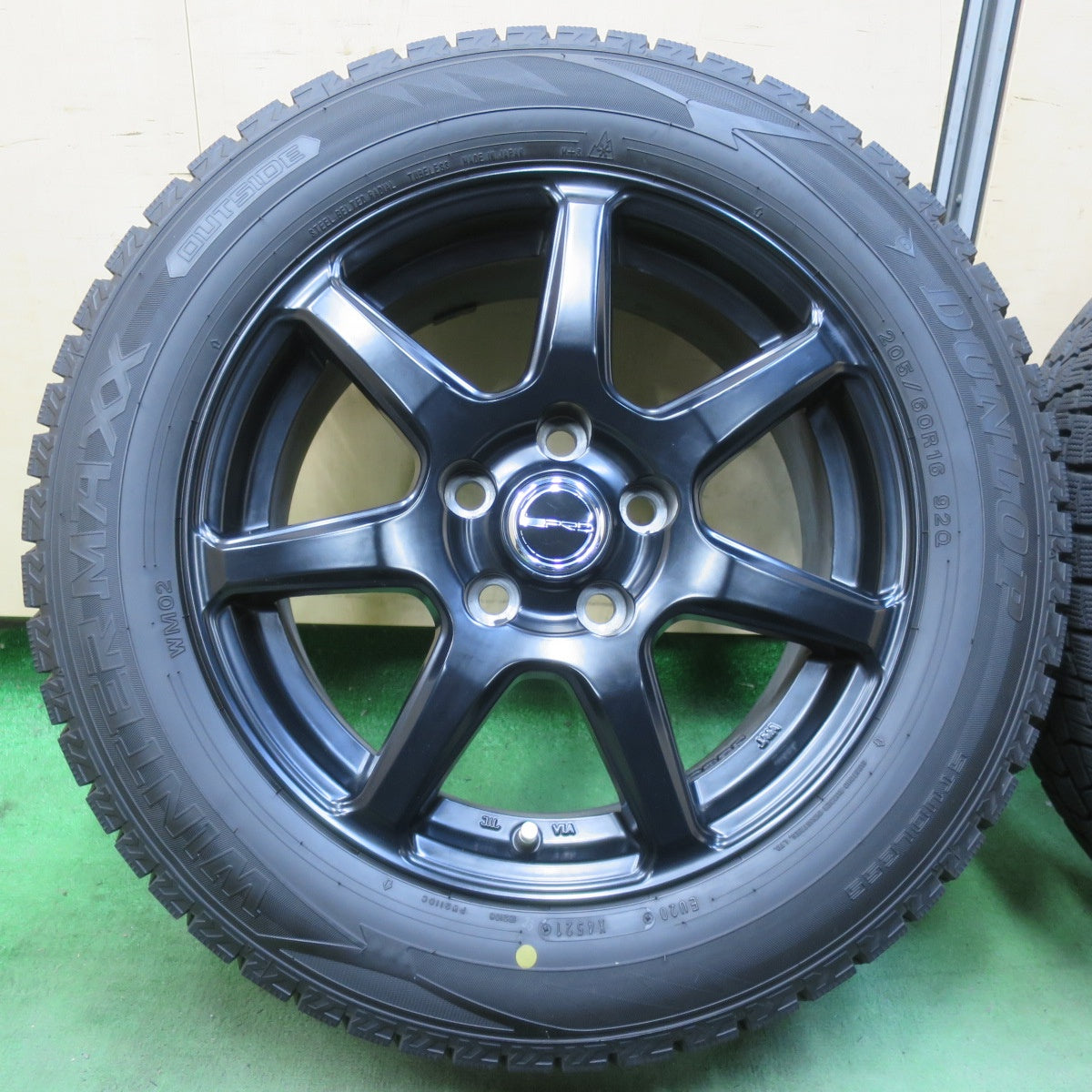 バリ溝！キレイ！ほぼ10分★スタッドレス 205/60R16 ダンロップ ウインターマックス WM02 PRD 社外 アルミ 16インチ PCD114.3/5H★5123110イス