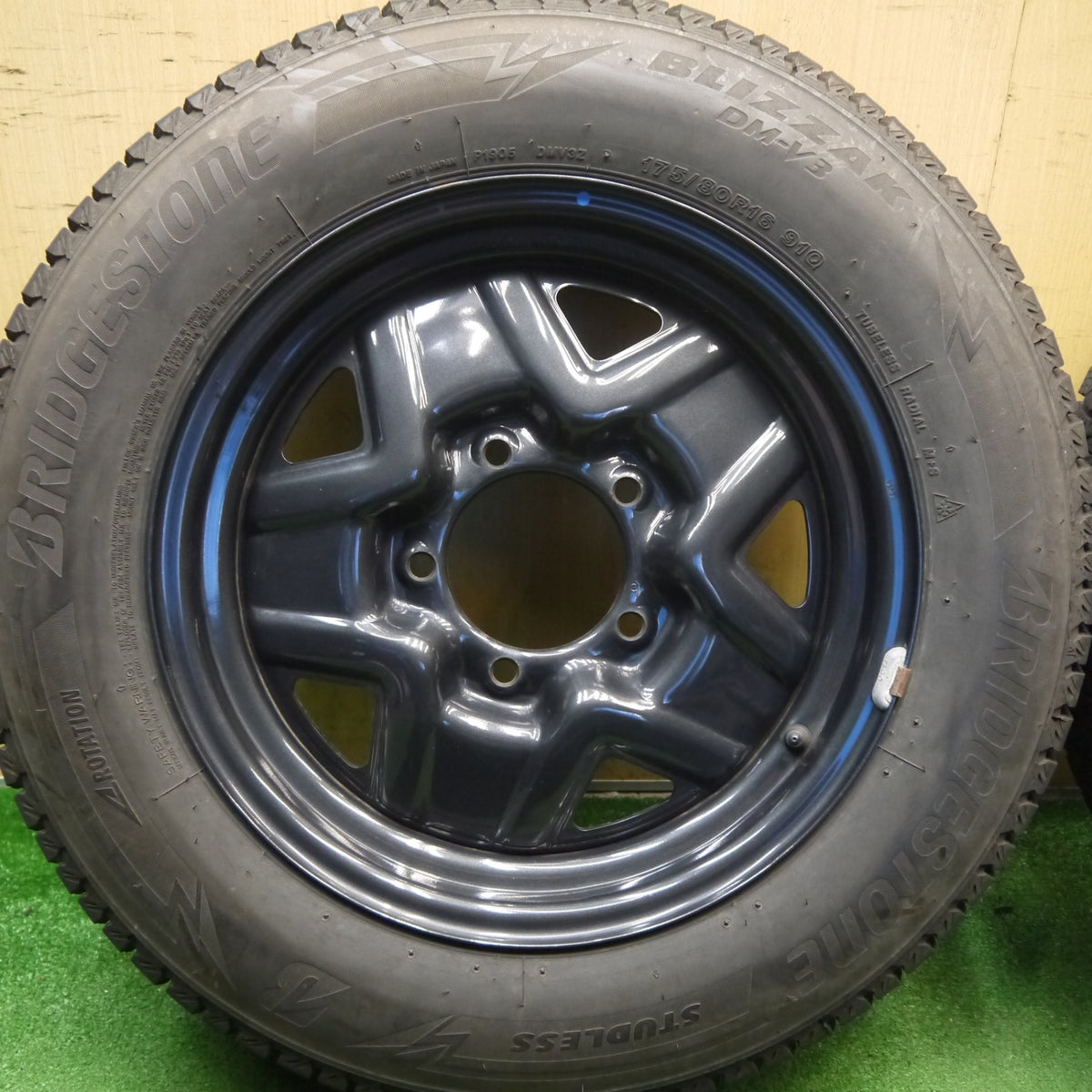 キレイ◎スズキ JB64 W ジムニー 純正 スチール 175/80R16 スタッドレス ブリヂストン ブリザック DM-V3 16インチ PCD139.7/5H◎6091406Hス