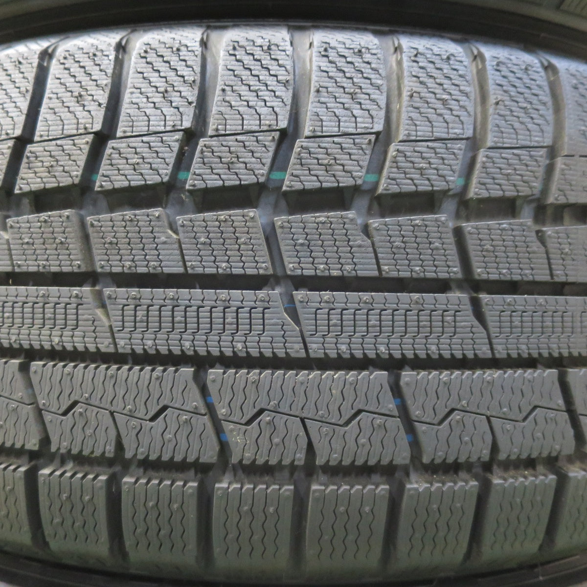タイヤほぼ未使用！23年★スタッドレス 225/55R18 トーヨー ウインター トランパス TX MLJ IGNITE XTRACK イグナイト エクストラック 18インチ PCD114.3/5H★5060303イス